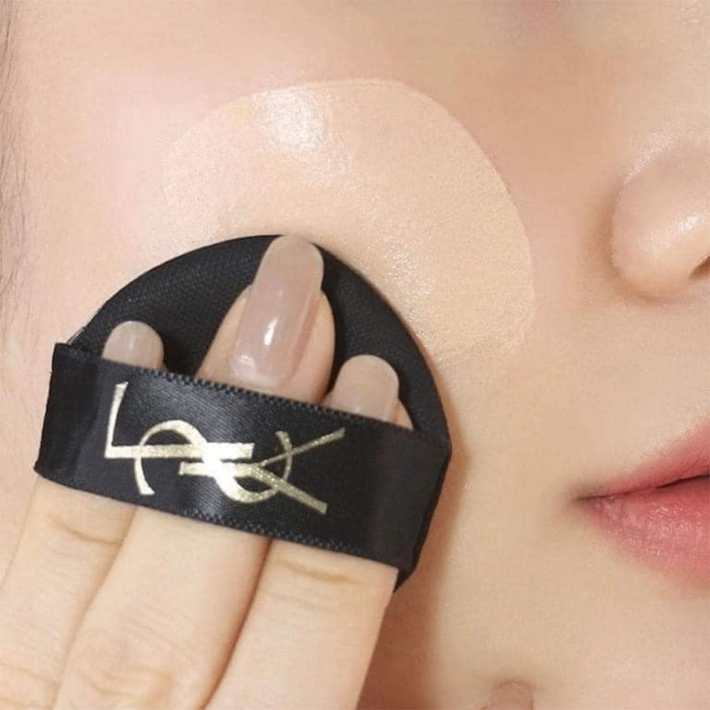 Phấn nước YSL Touche Eclat Glow-Pact Cushion Foundation 12g lớp nền mỏng nhẹ, sáng trong và tự nhiên