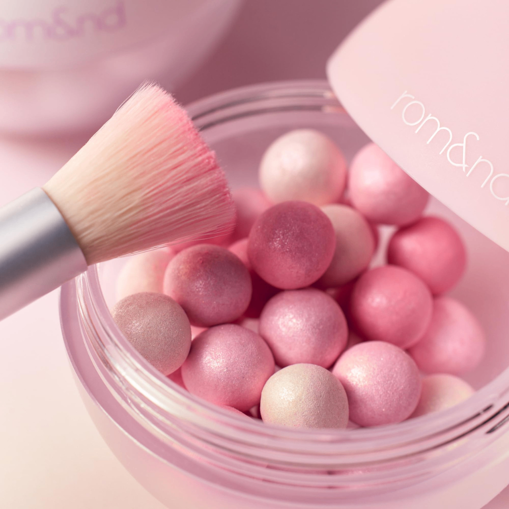 Phấn bắt sáng ngọc trai Romand Sheer Powder Pearls tạo hiệu ứng căng bóng tự nhiên