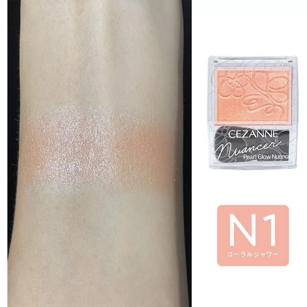 Phấn bắt sáng Cezanne Pearl Glow Nuancer tạo điểm nhấn cho gương mặt