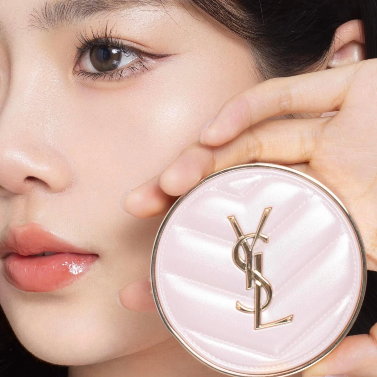 Phấn Nước YSL Touche Eclat Glow-Pact Cushion Foundation Gradient Rose #B10