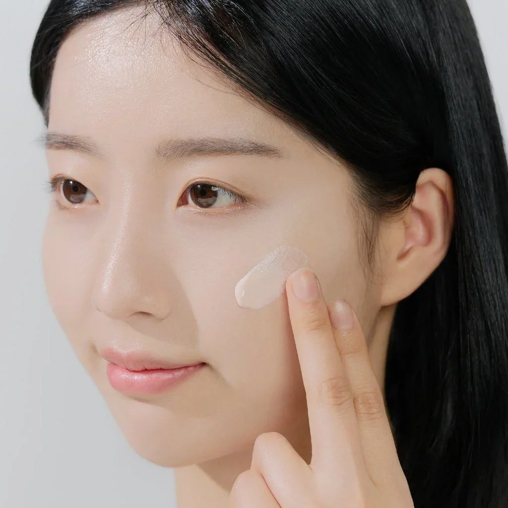 Kem chống nắng Skin1004 Madagascar Centella Tone Brightening Tone-Up Sunscreen SPF50+ PA++++ 50ml
