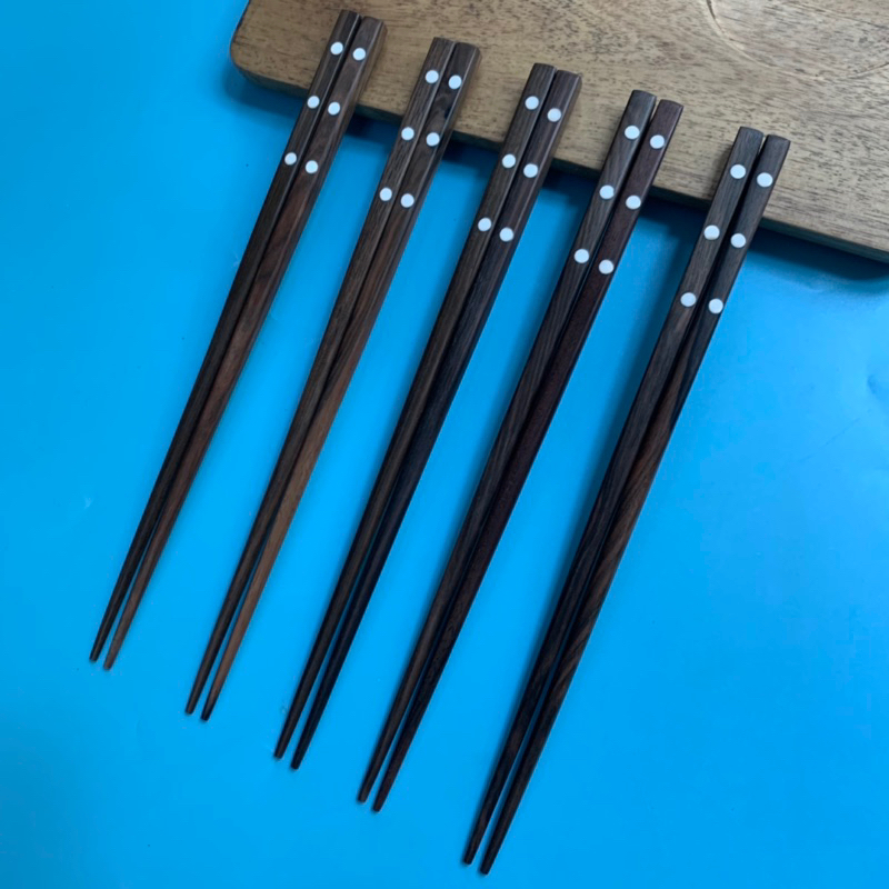 Đũa gỗ mun chấm bi