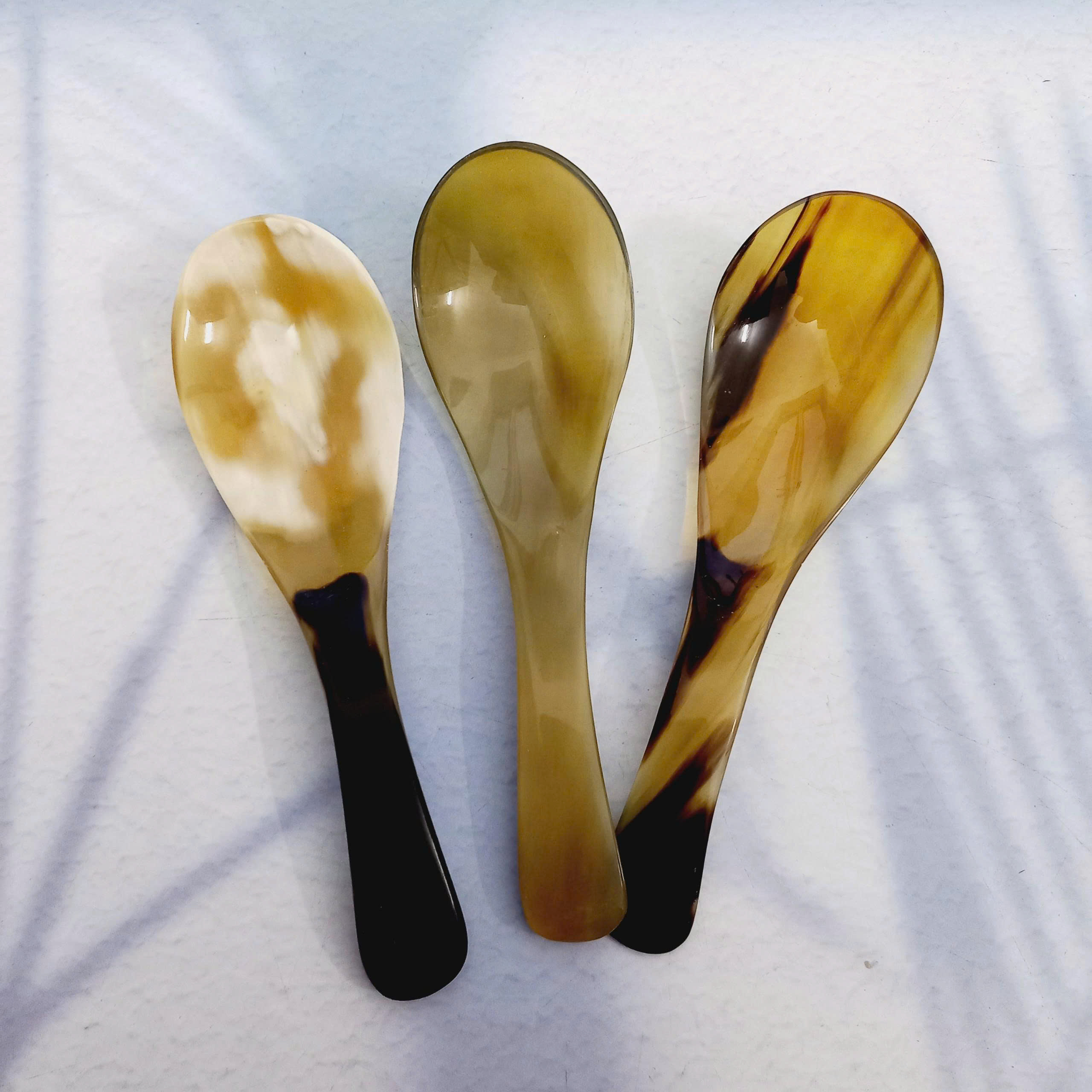 Thìa sừng miệng oval 15x4cm