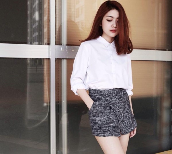 Áo sơ mi với quần shorts