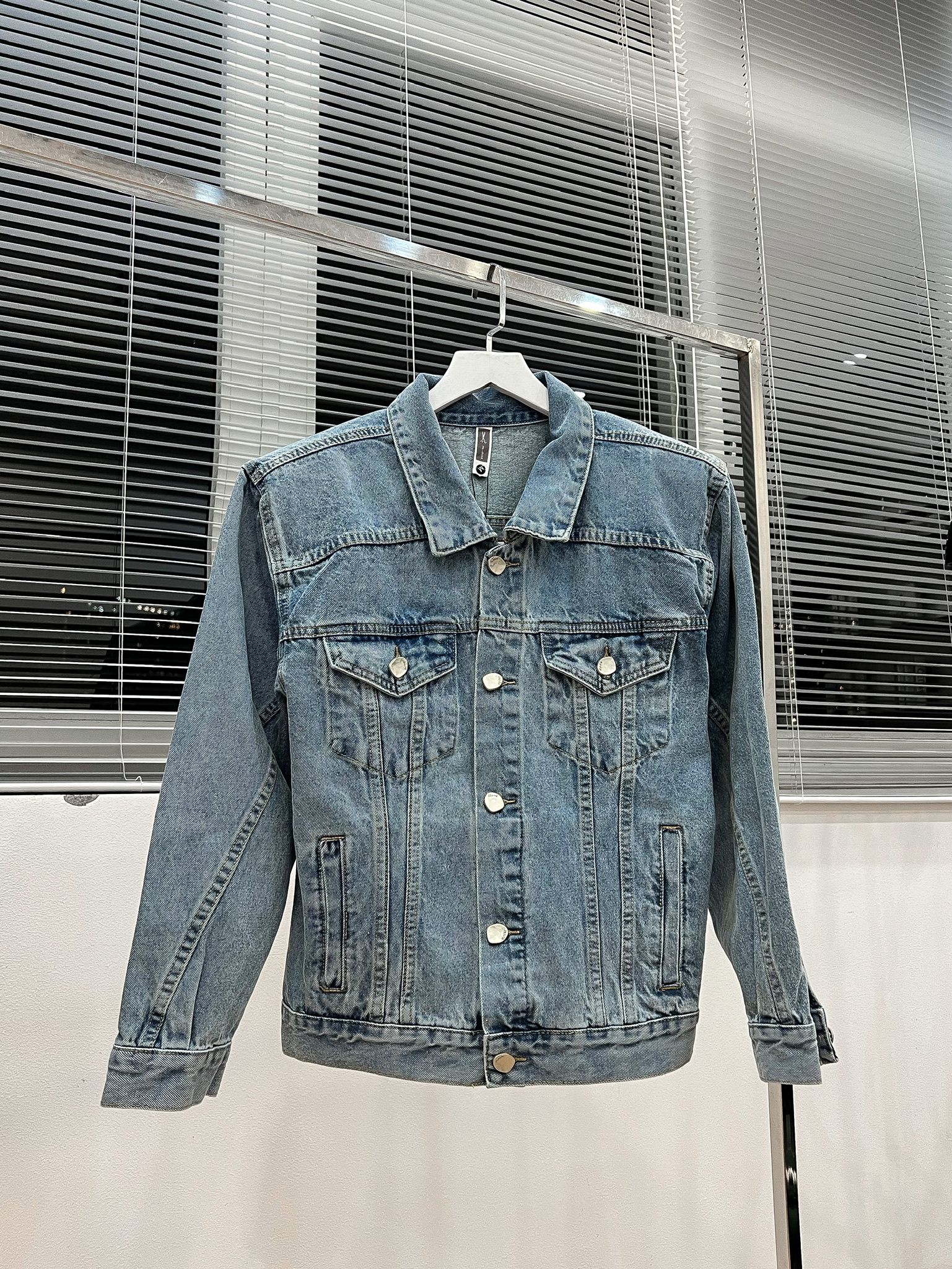 Áo khoác jeans độn vai cao cấp - Xanh nhạt - M