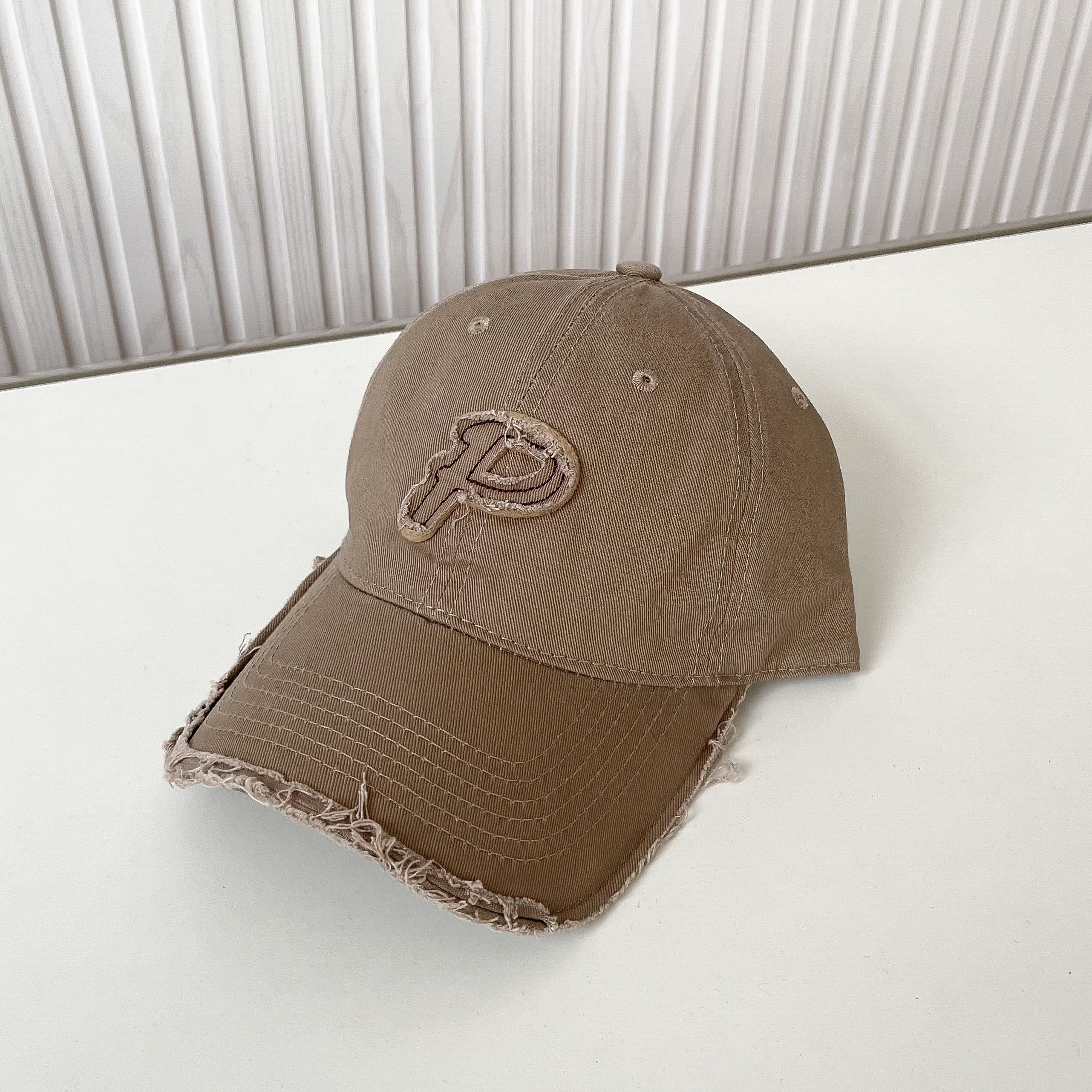 Mũ cap P rách cao cấp - Nâu - Free size