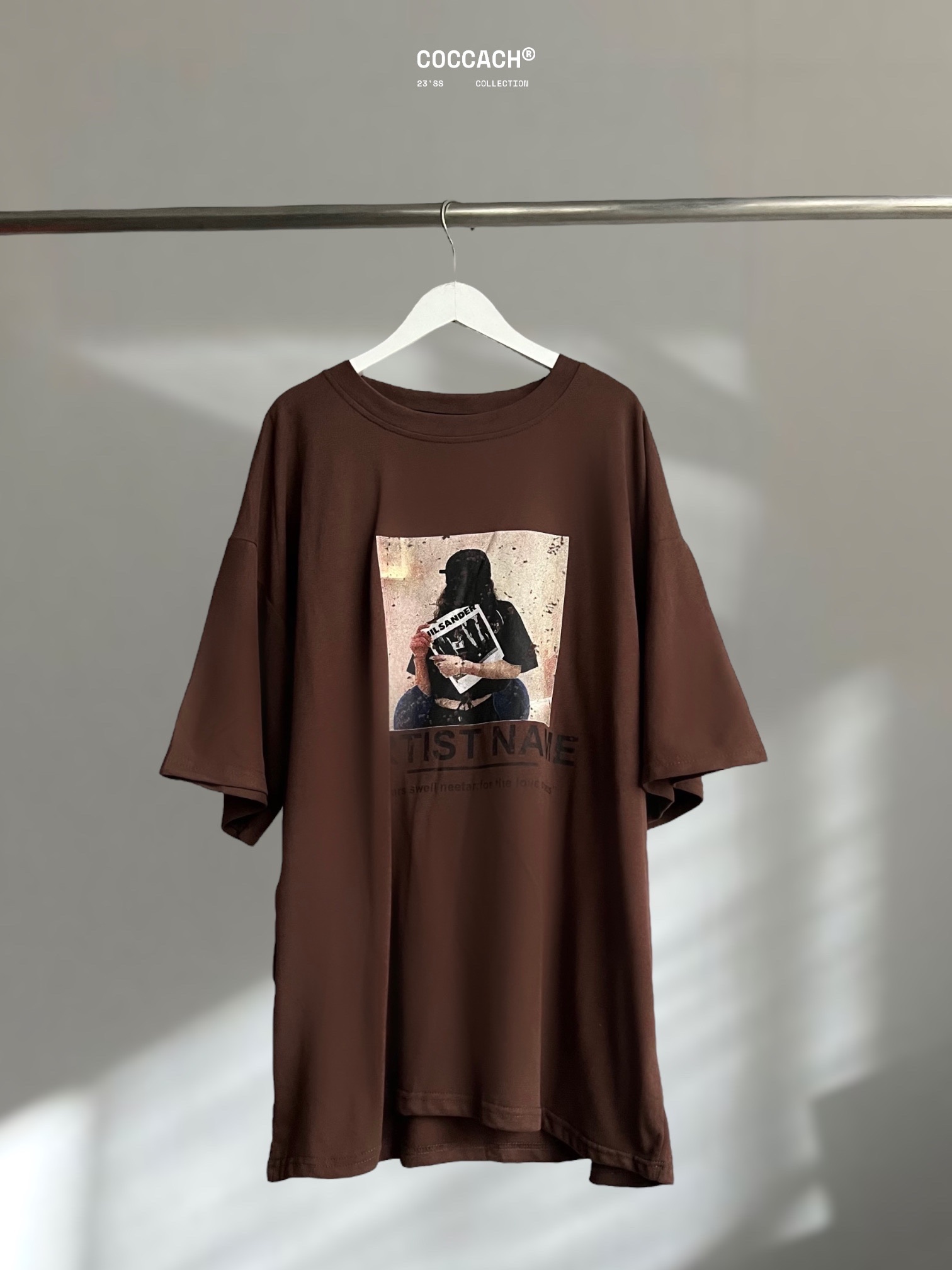 Áo phông unisex ARTIST NAME cao cấp - Nâu - Free size