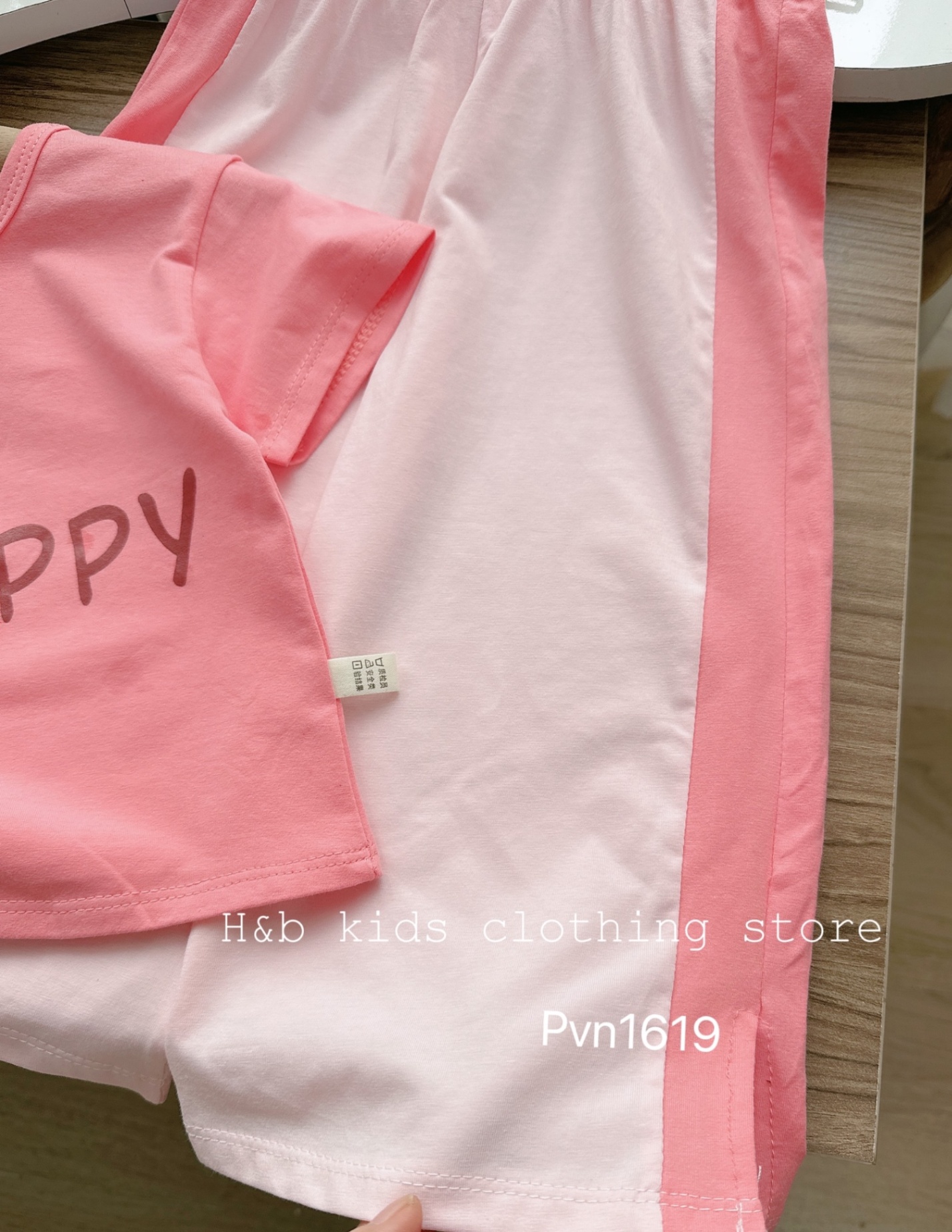 K472 BỘ ÁO CROP HỒNG THỎ QUẦN SỚ HB CHO BÉ