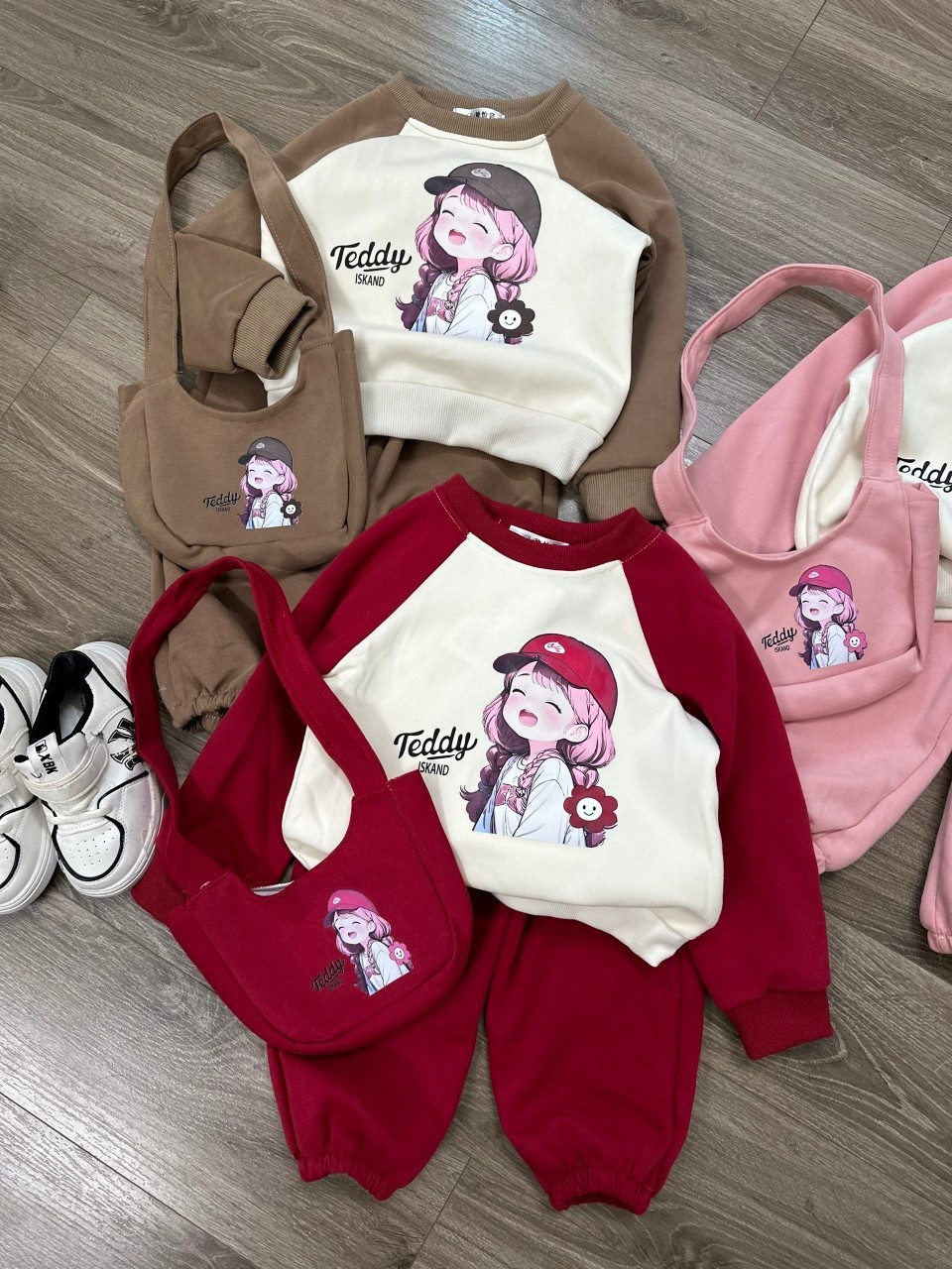 Xả Nâu 15-20kg : Bộ nỉ 2 da Teddy NÂU kèm túi đeo bé gái TG2