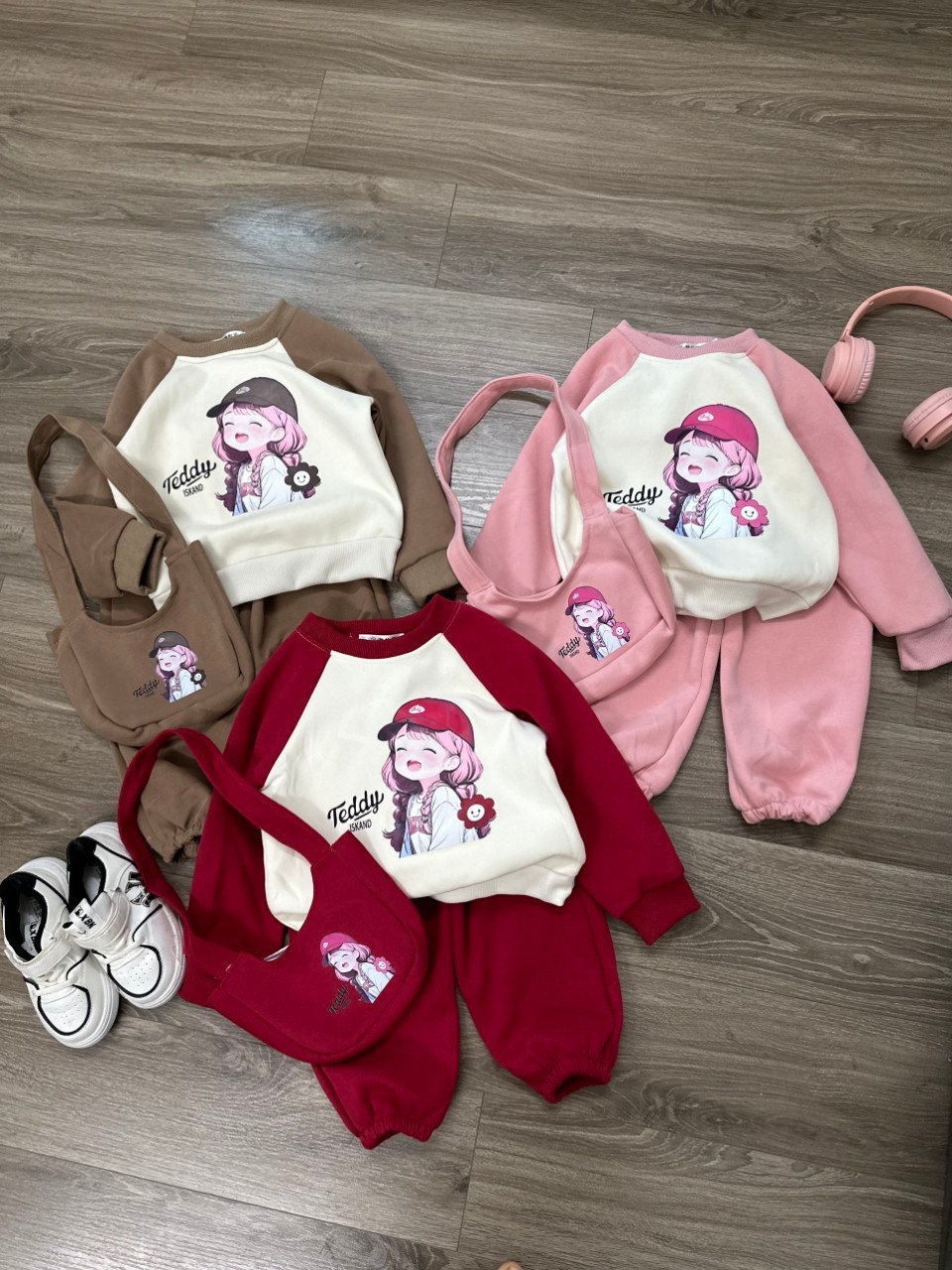 Xả Nâu 15-20kg : Bộ nỉ 2 da Teddy NÂU kèm túi đeo bé gái TG2