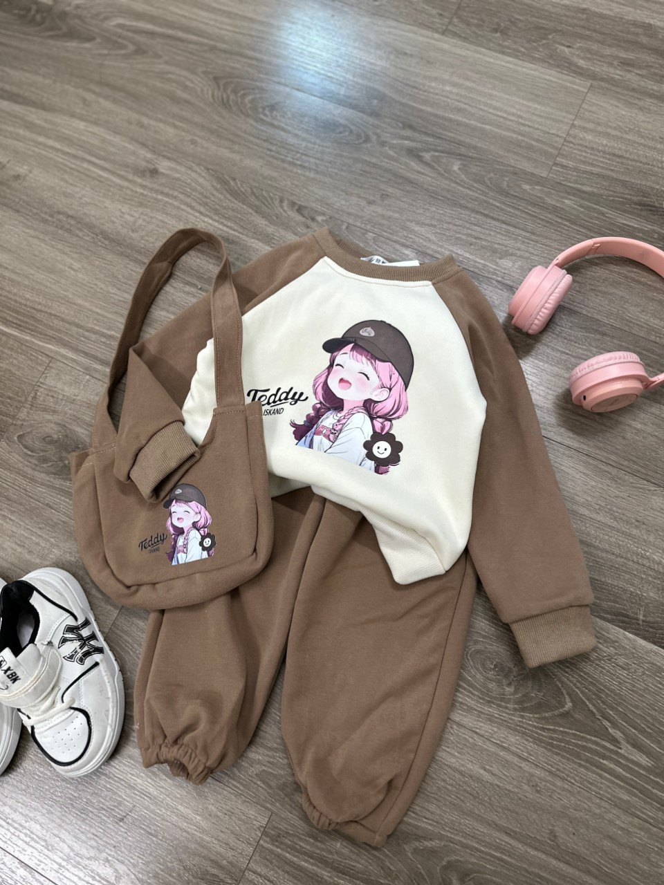 Xả Nâu 15-20kg : Bộ nỉ 2 da Teddy NÂU kèm túi đeo bé gái TG2