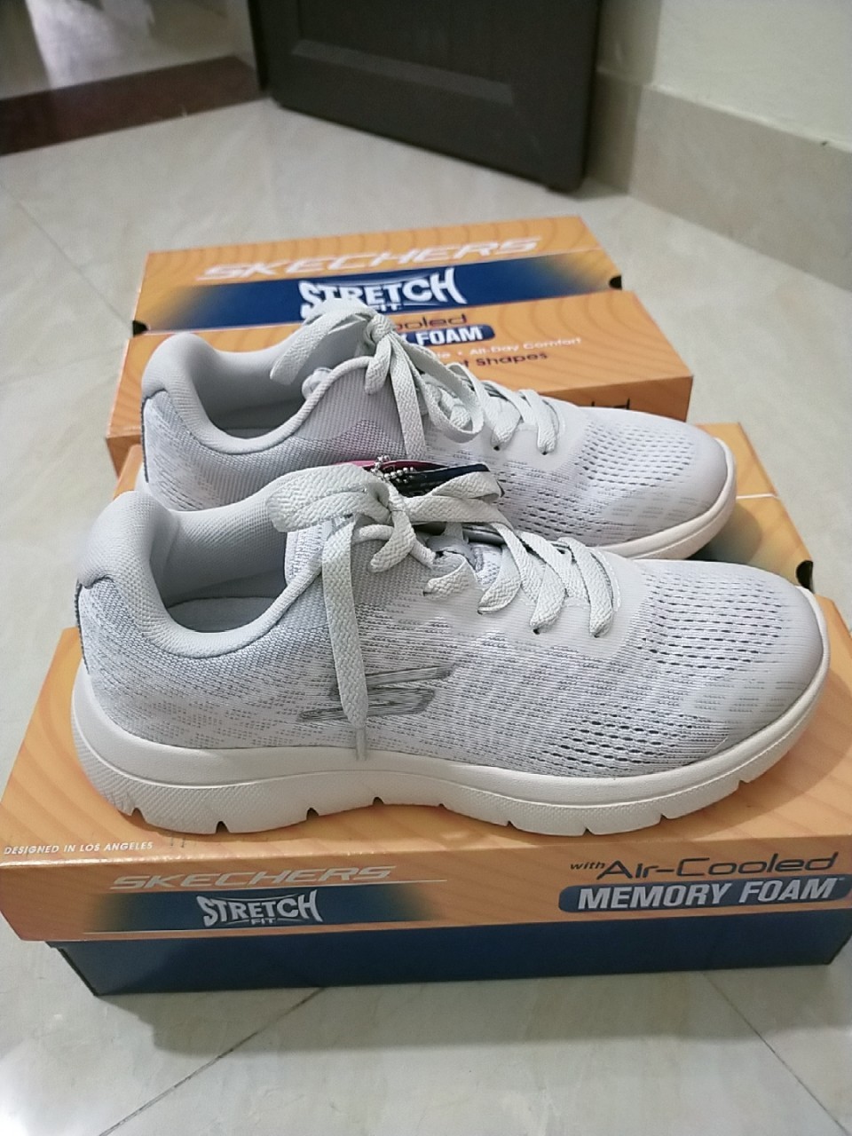 Giày Skechers Nữ Air-Cooled Memory Foam Trắng