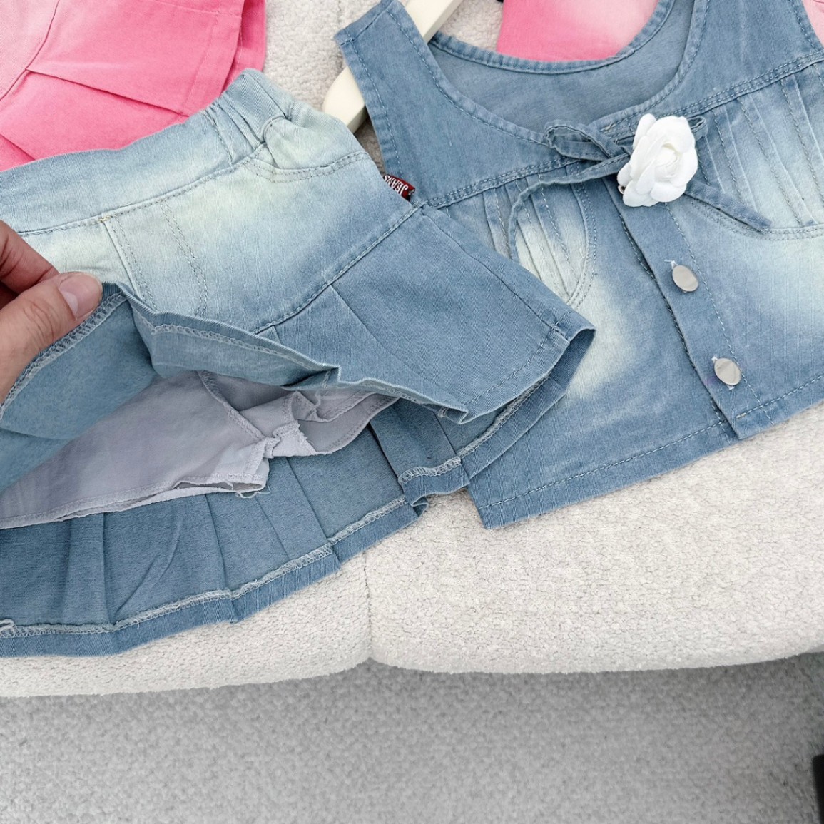 SÉT BỘ ÁO BÒ CÀI HOA CV XẾP LY KH CHO BÉ