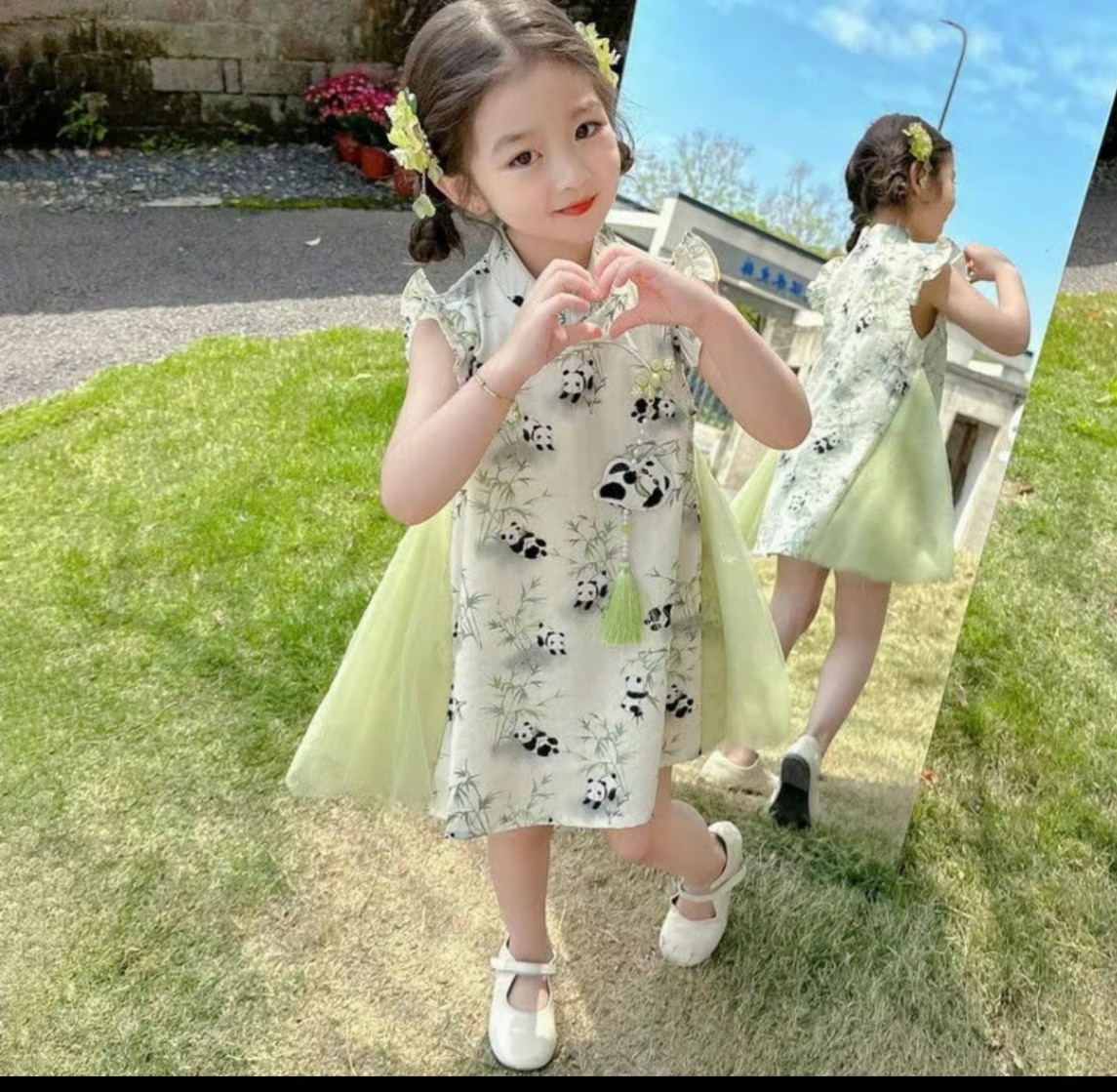VÁY GẤU TRÚC BÉ GÁI