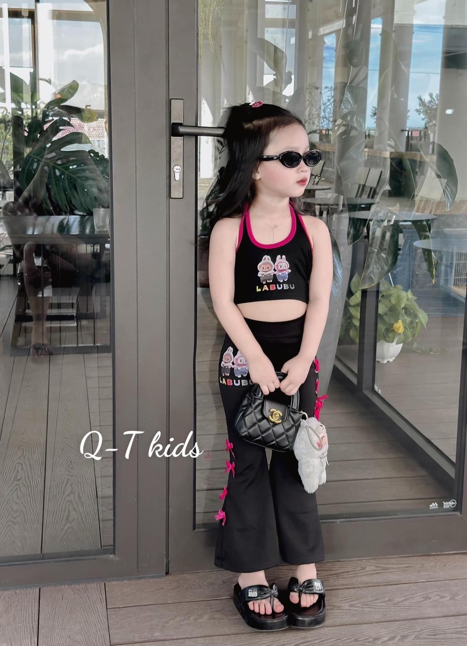 SÉT ÁO CROPTOP CỔ YẾM LABUBU QUẦN LOE TP CHO BÉ GÁI