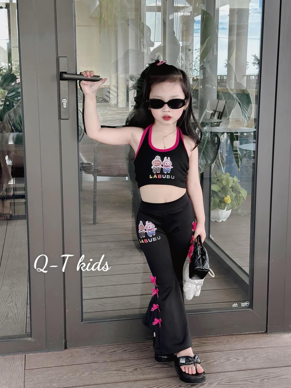 SÉT ÁO CROPTOP CỔ YẾM LABUBU QUẦN LOE TP CHO BÉ GÁI
