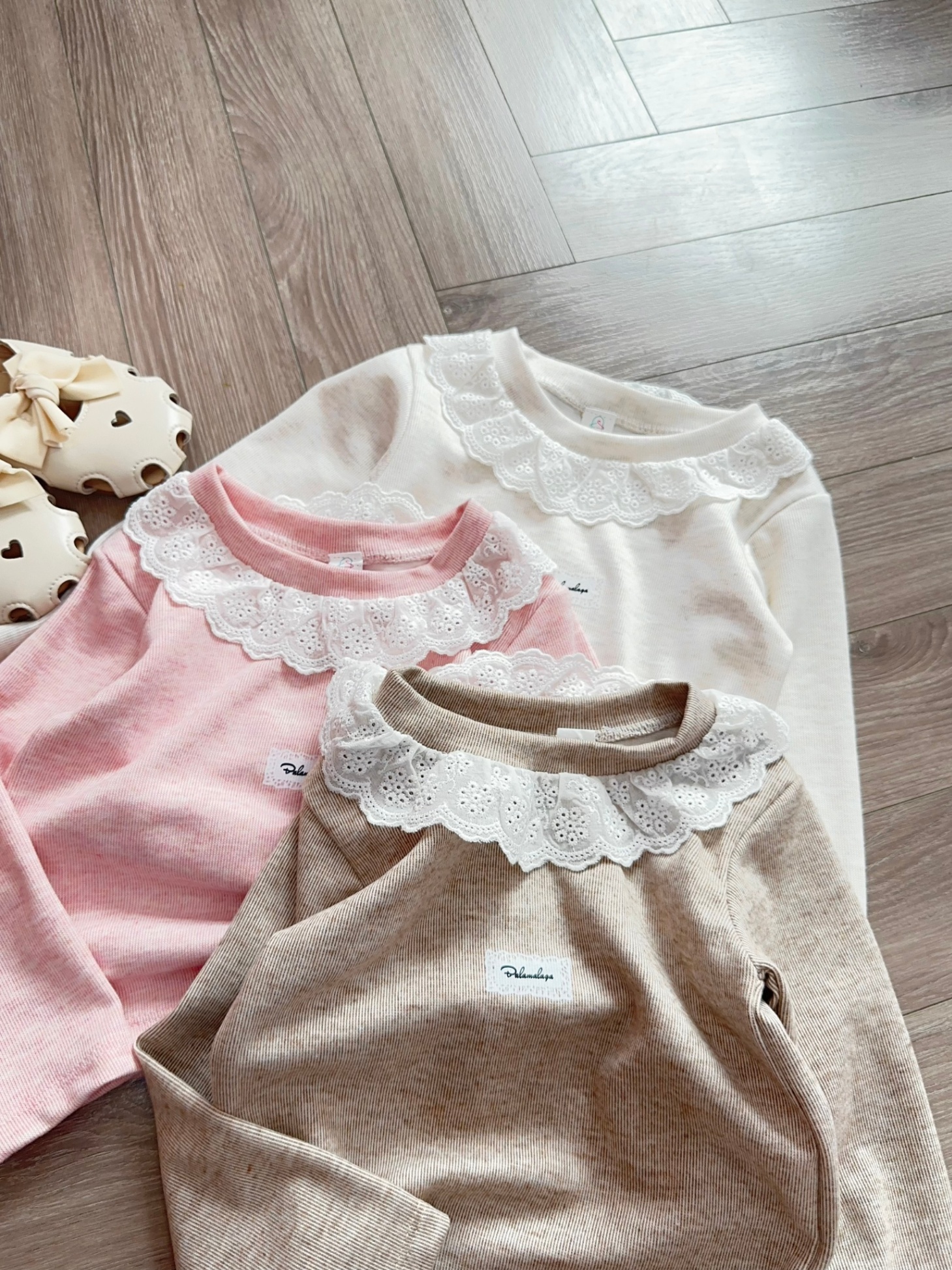 Bộ len tăm lông thỏ cổ ren bé gái
