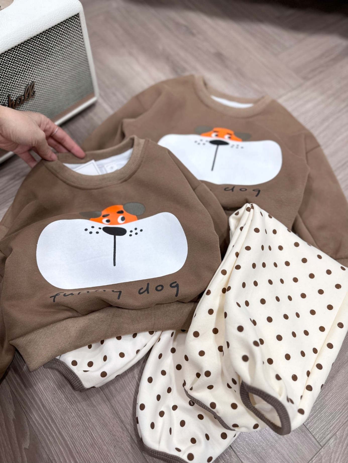 Xả 10-30kg : Bộ nỉ 2 da gấu nâu quần chấm bi dày ấm
