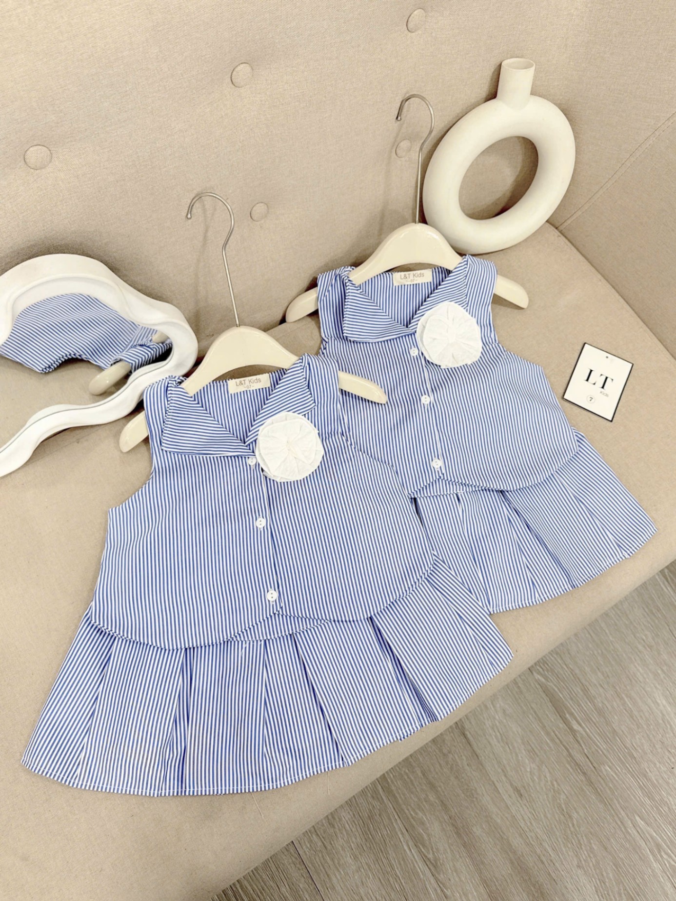Sét áo croptop kẻ xanh cv xếp ly bé gái