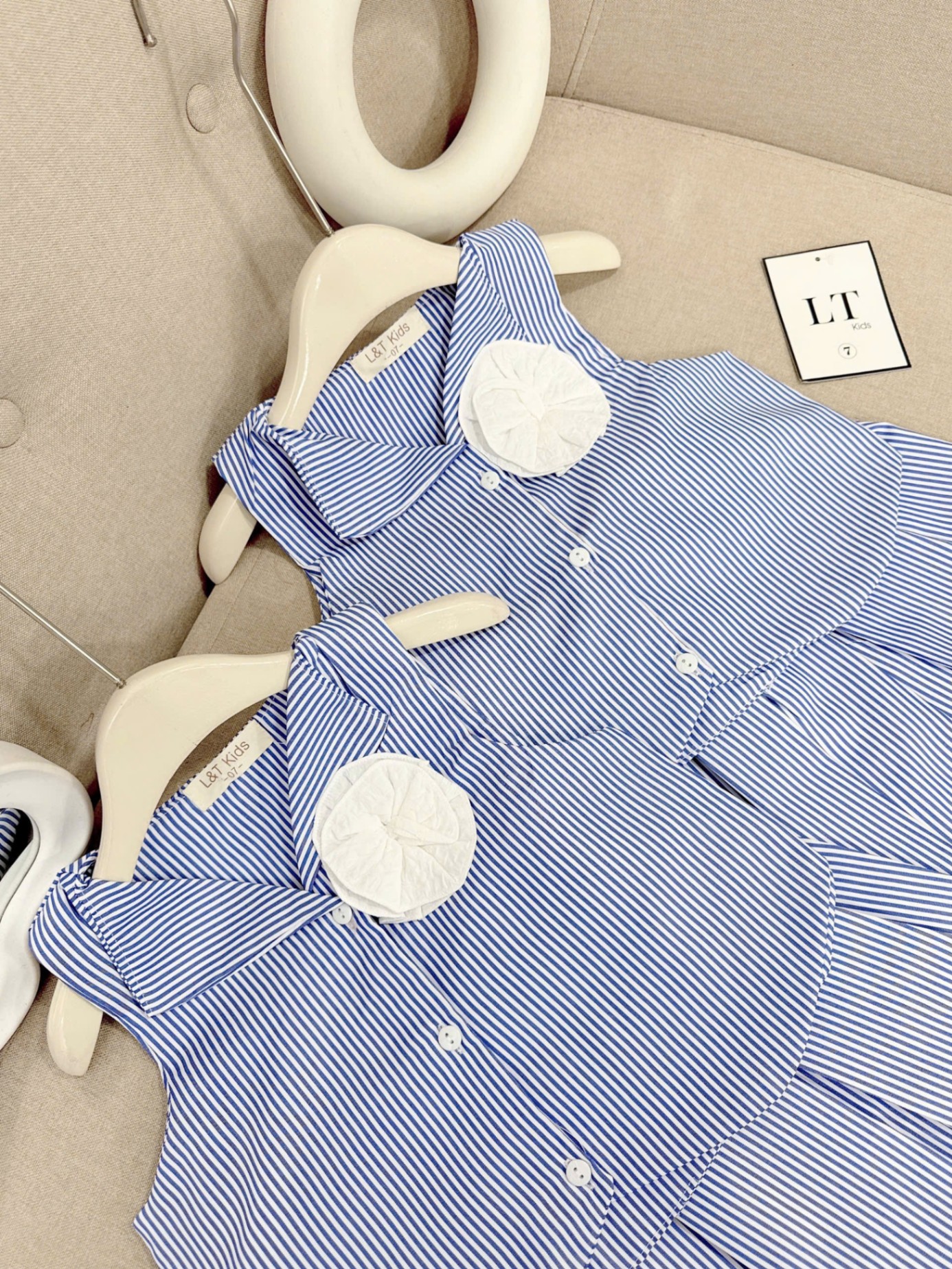 Sét áo croptop kẻ xanh cv xếp ly bé gái