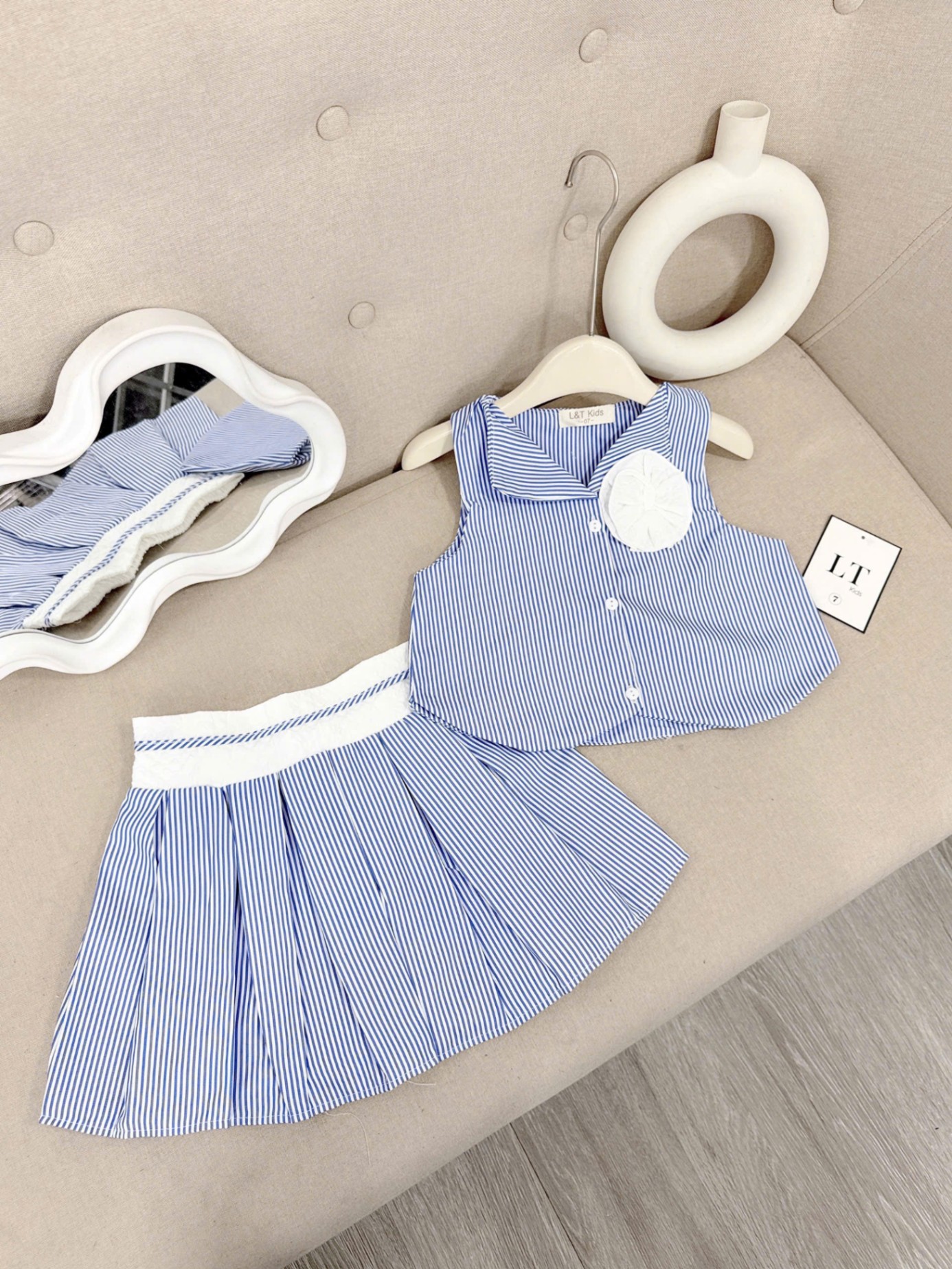 Sét áo croptop kẻ xanh cv xếp ly bé gái
