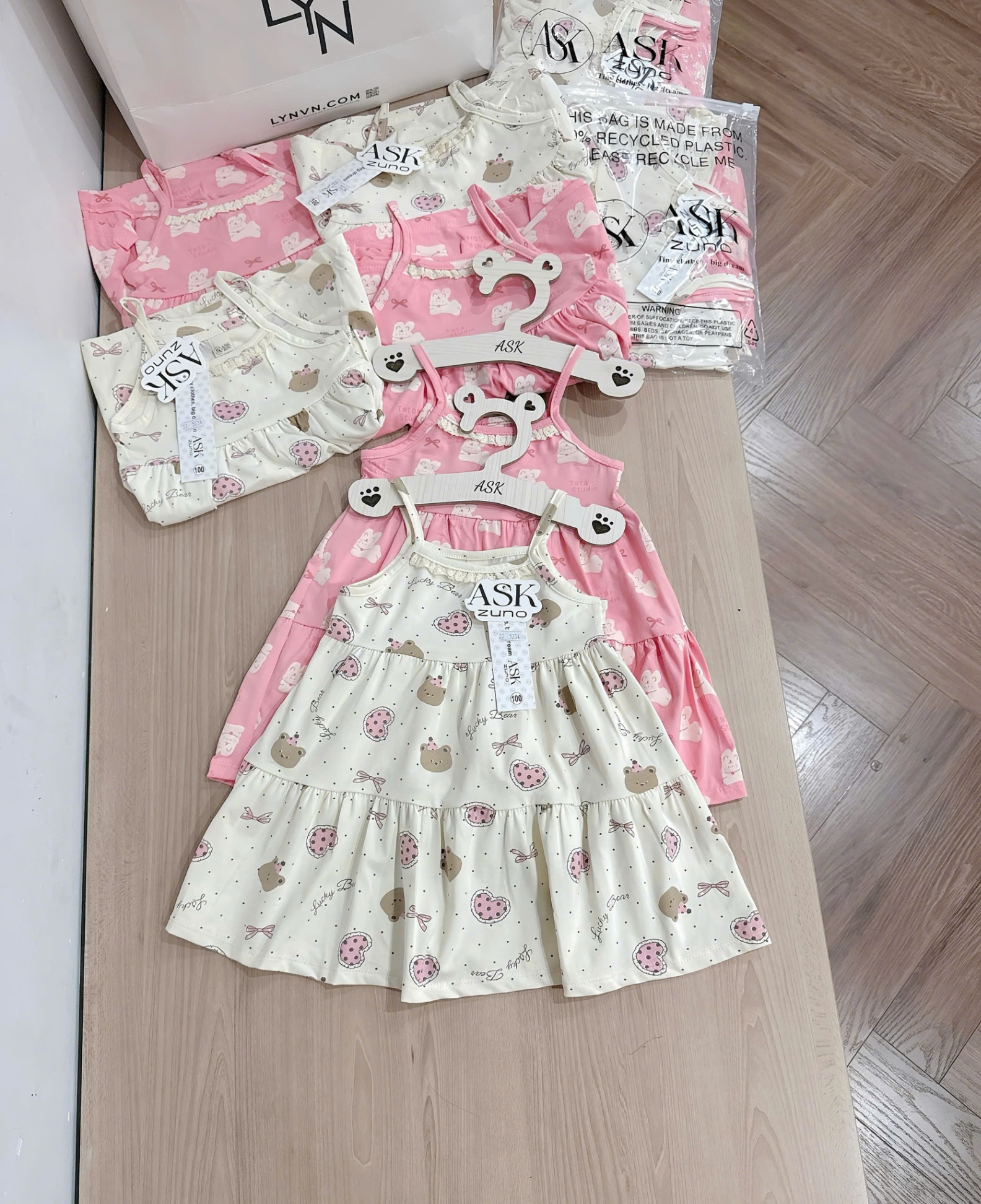 VNXK Set 2 váy cotton viền ren