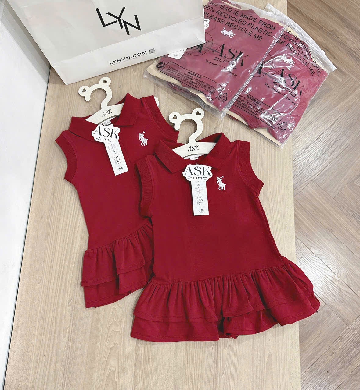 Seo VNXK: Váy polo đỏ đô bé gái Còn 100-110