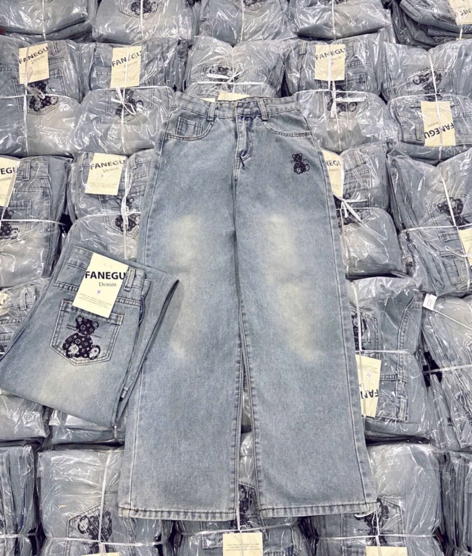 Quần jean thêu gấu #119k/ quần Em còn 2s-2L