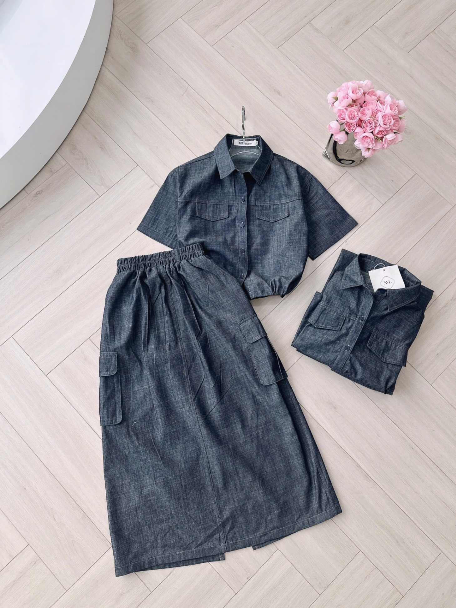 Áo sơ mi denim mix chân váy dài cạp chun