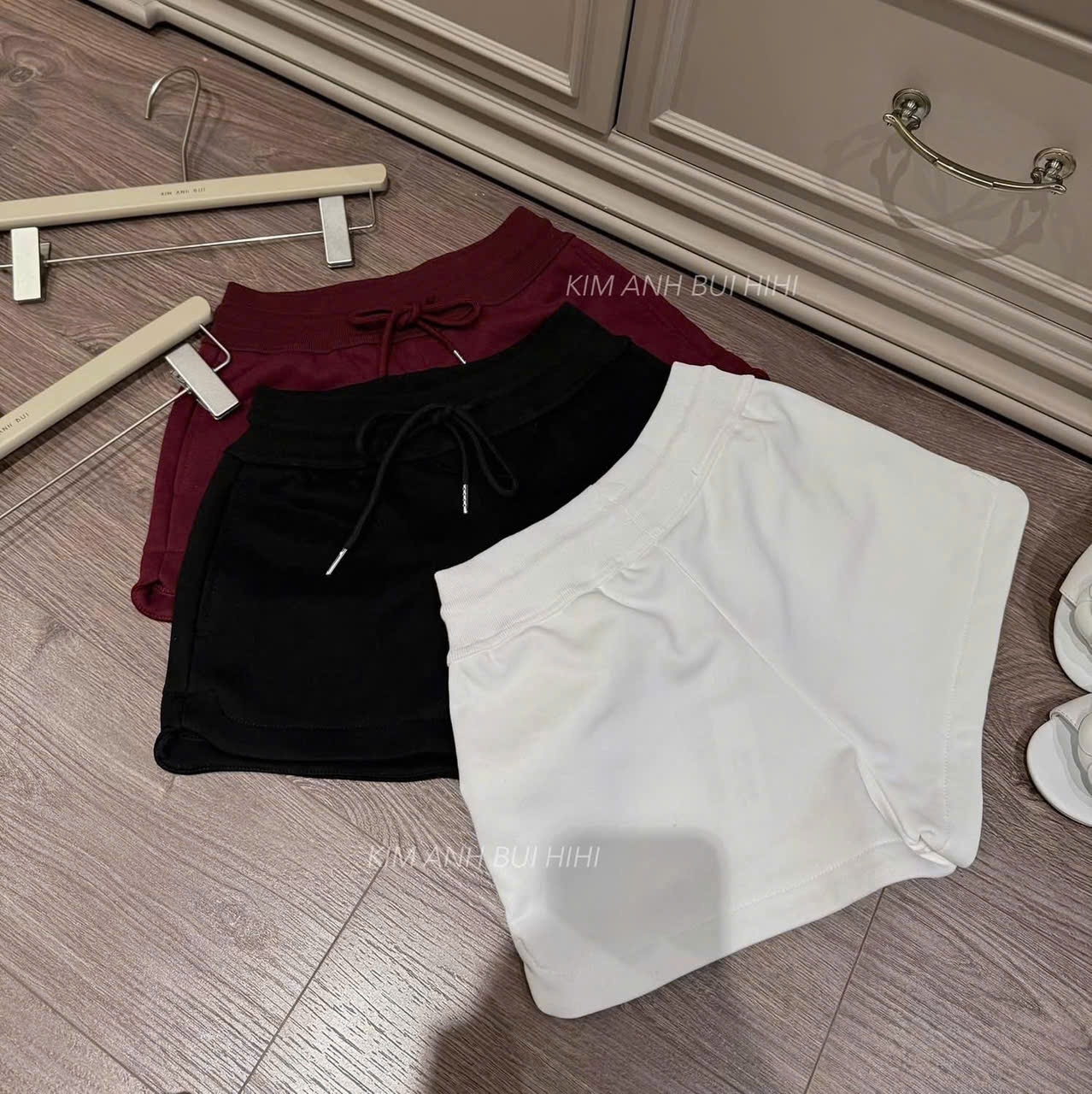 Quần short nữ kiểu dáng thể thao, cạp chun