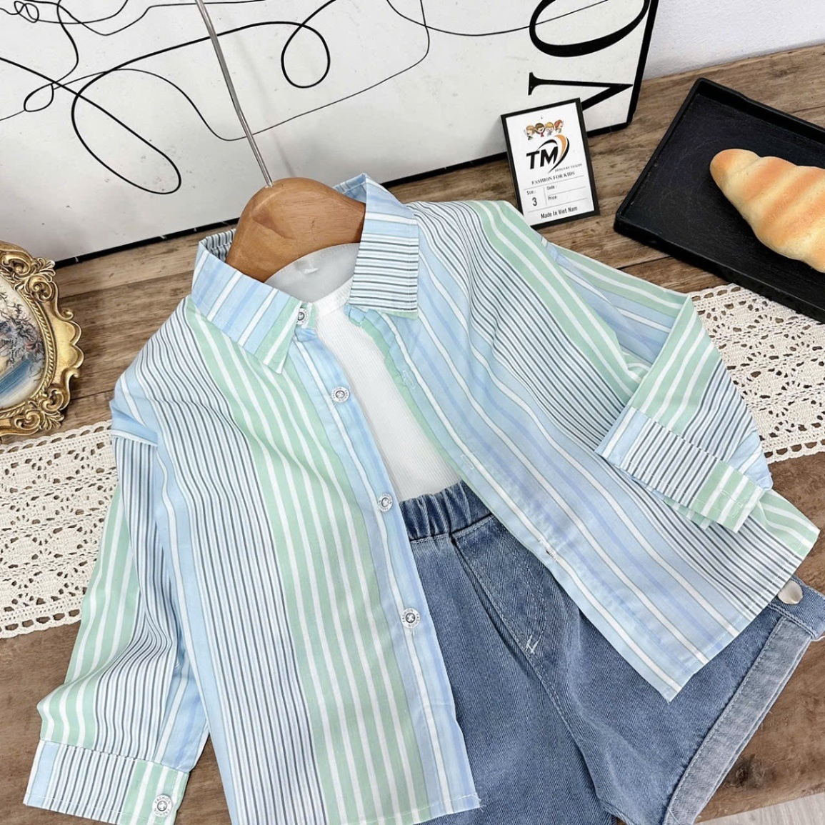 Sét 3 chi tiết áo kẻ sọc xanh quần sooc bé gái