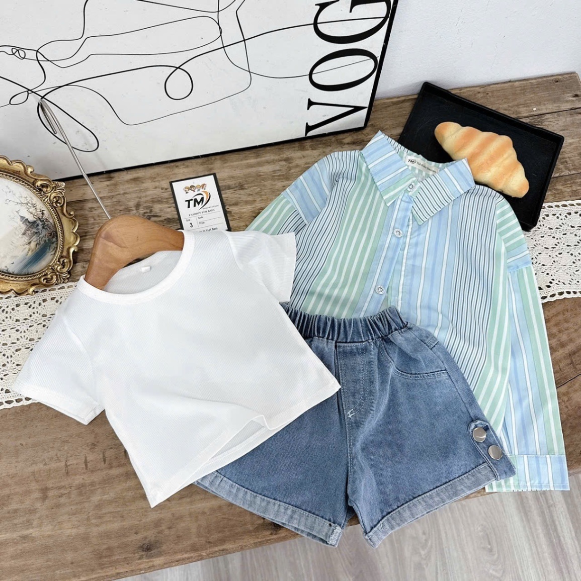Sét 3 chi tiết áo kẻ sọc xanh quần sooc bé gái
