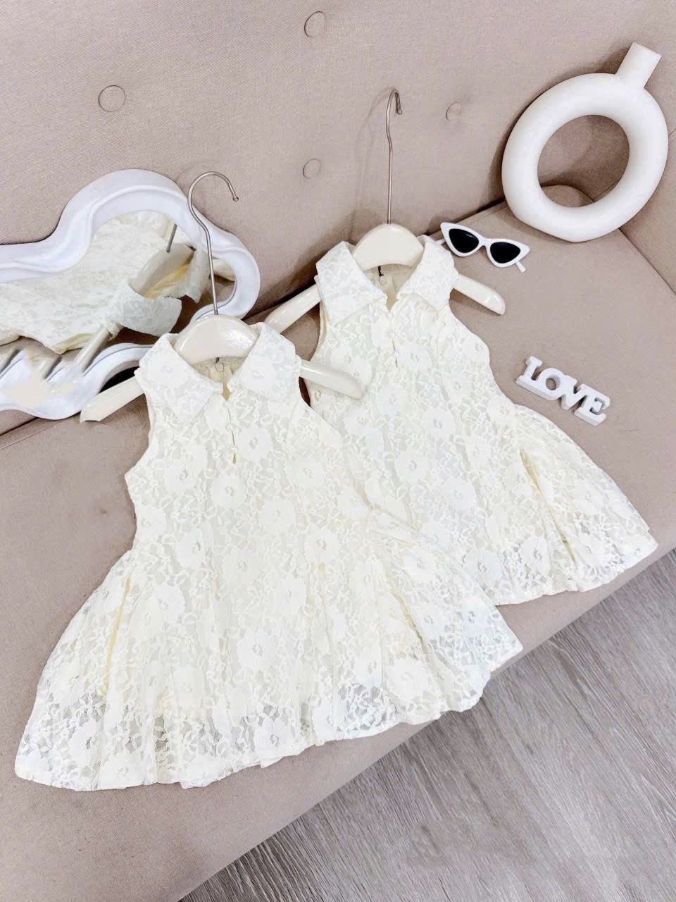 Váy kem 2 lớp bé gái
