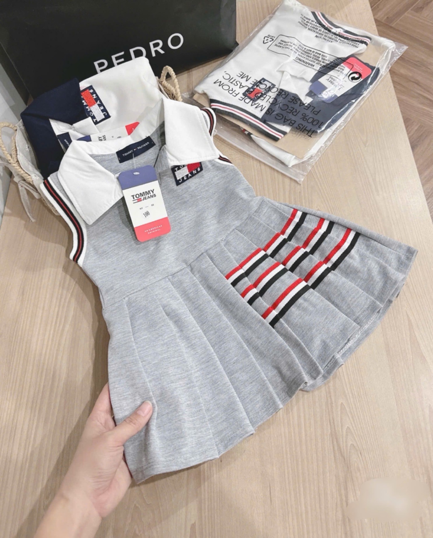 Seo VNXK: Váy polo cổ Đức Còn xám Size 110: 13-15kg -2 váy #64k/1 váy