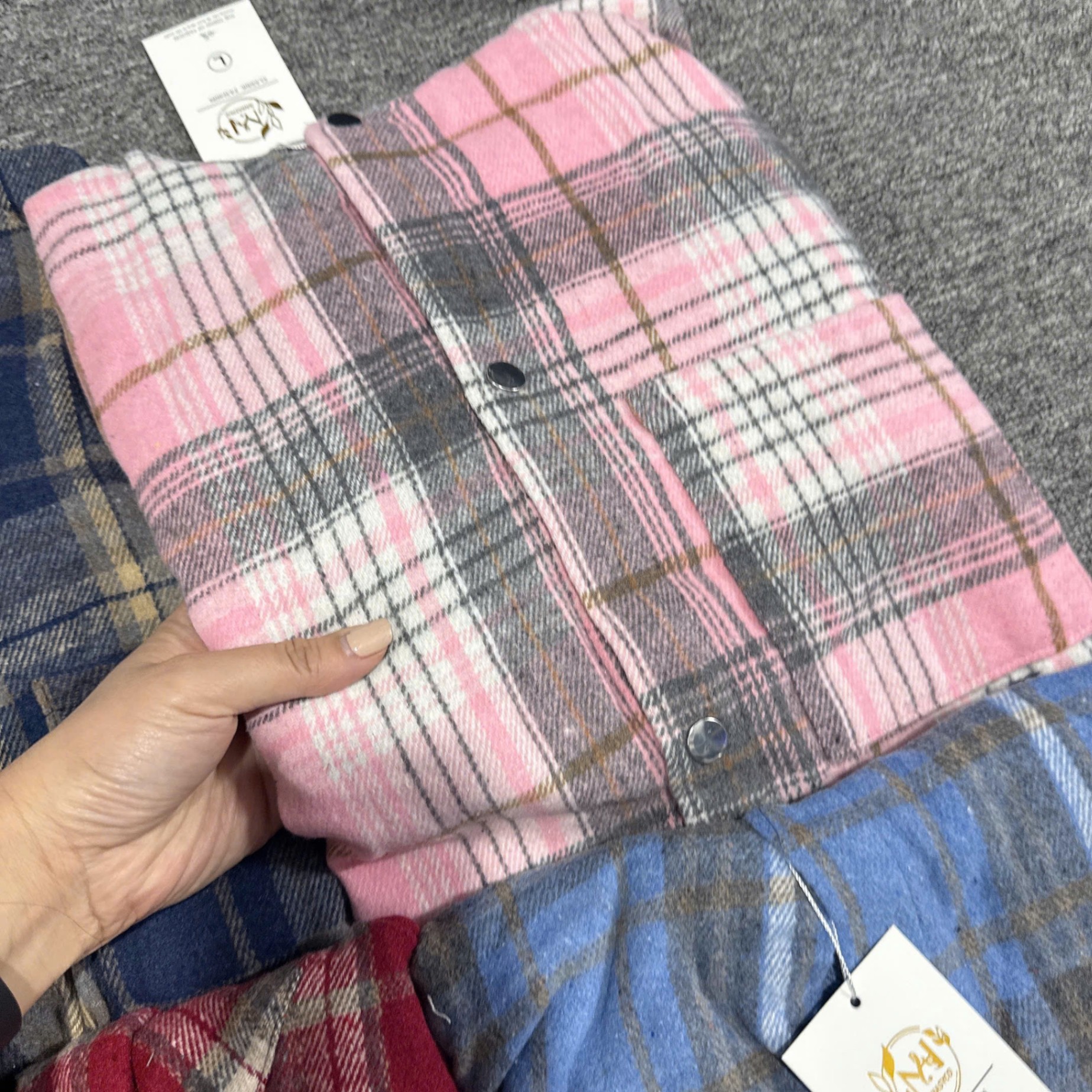 Áo sơ mi kẻ có mũ Em còn 5 Hồng- 3 xanh dương-2 đen Seo 99k/ áo
