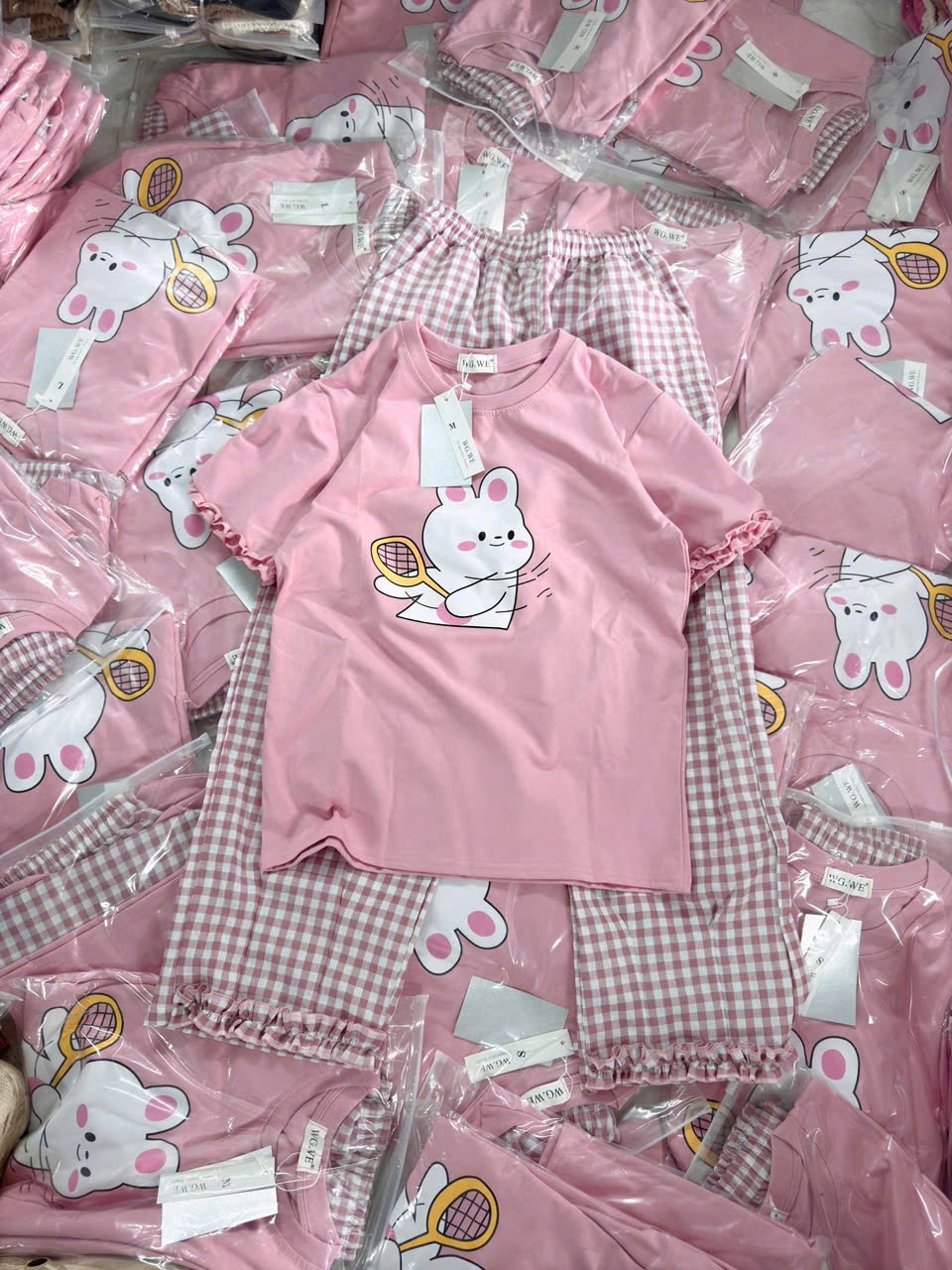 Bộ áo cotton + dây buộc tóc thỏ quần kẻ hồng Em còn 2s-1M Seo 145k/b