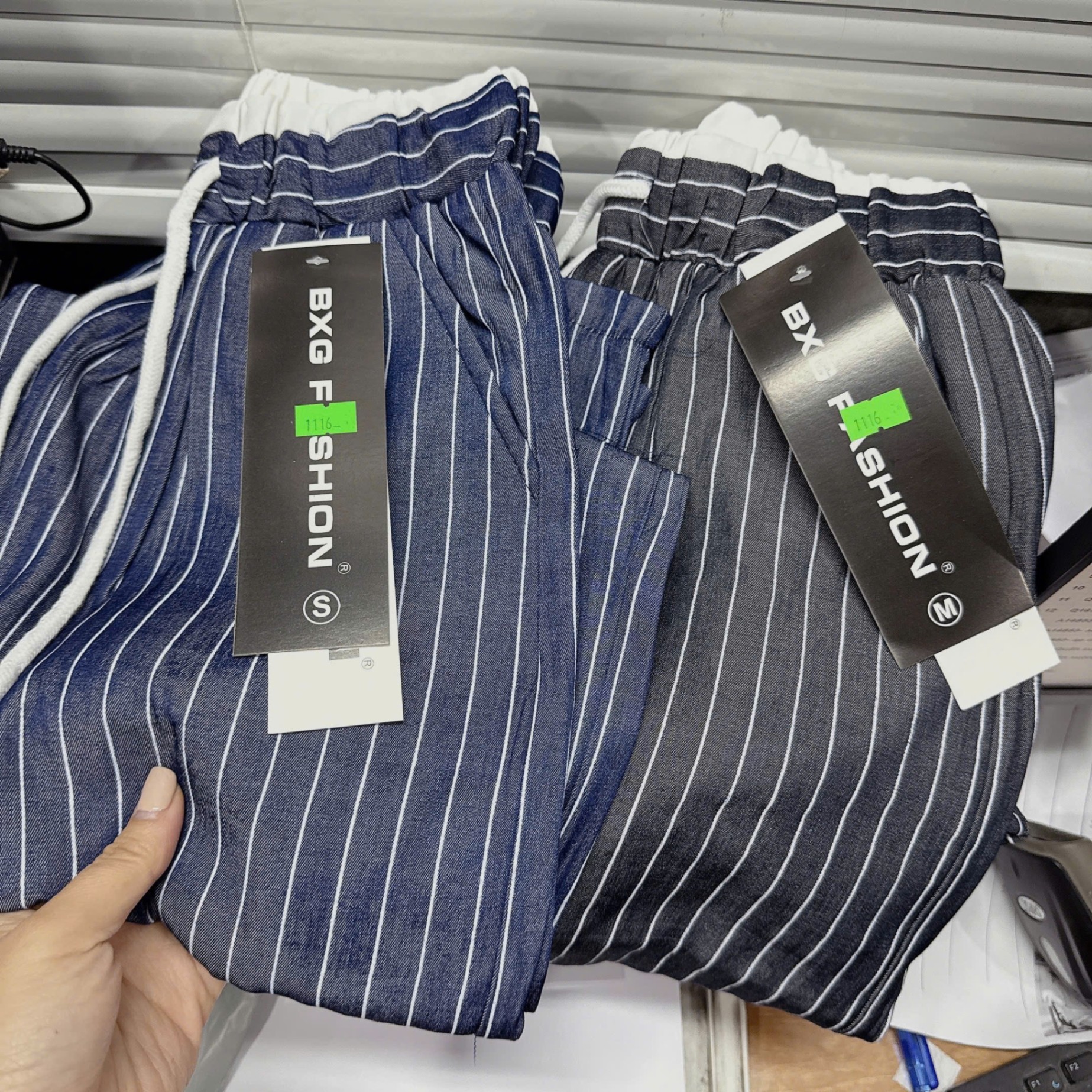 Quần suông kẻ Em còn Ghi:5s-2M-2L Xanh: 5s-3M Seo #85k/ quần