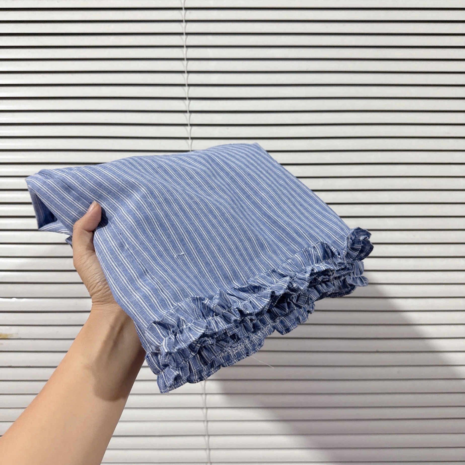 Sét vest kẻ crt phối quần sớ bèo