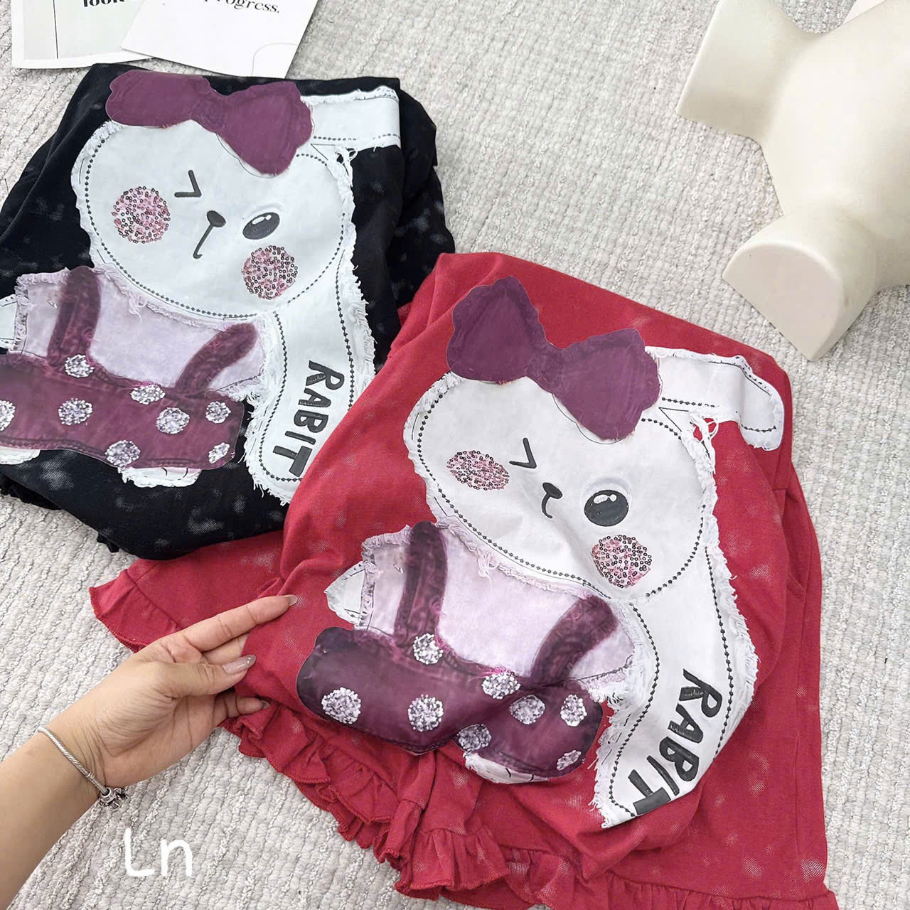 SEO VNXK: Bộ thỏ in loang + hinh thỏ rabits Còn màu đen 120-130-140-150