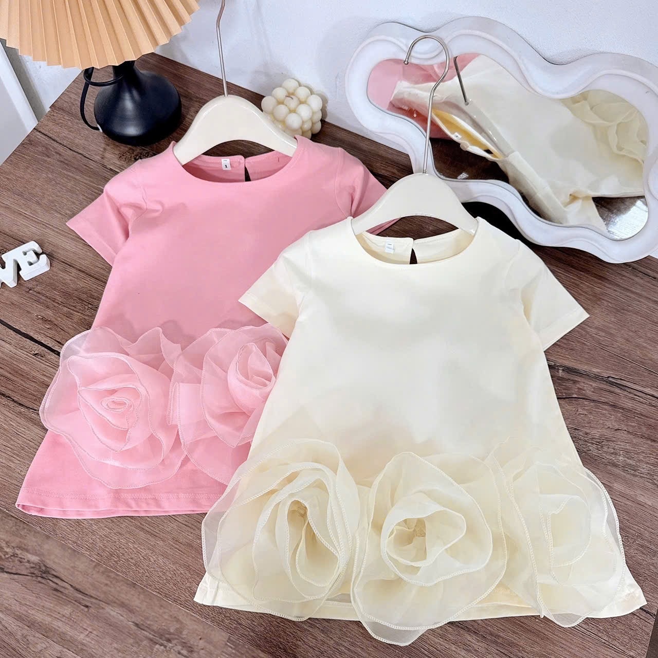 Váy chữ a xuông đính hoa bé gái