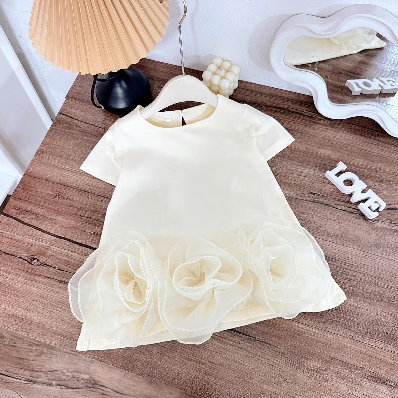 Váy chữ a xuông đính hoa bé gái