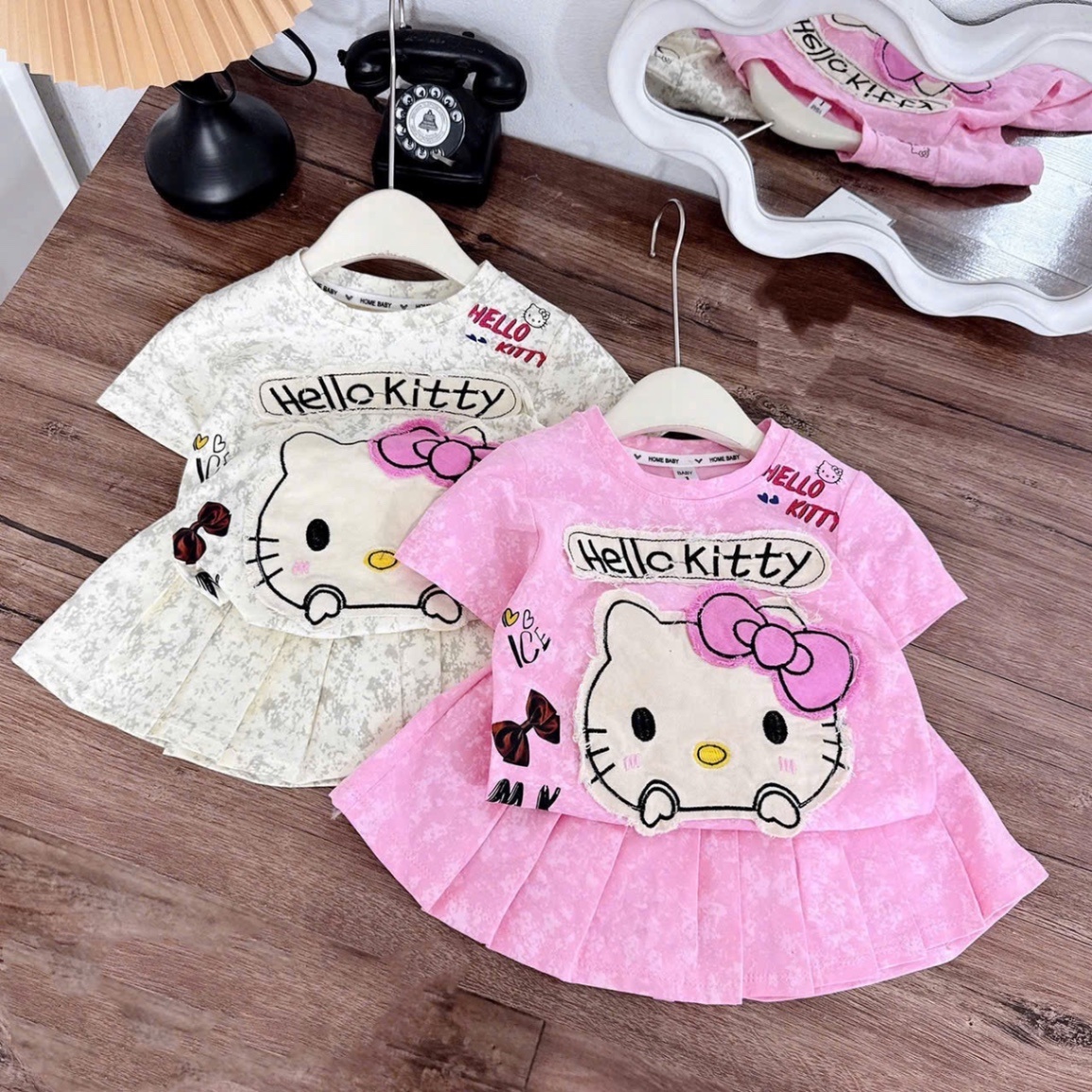 Sét bộ loang hình đắp kitty cv xếp ly bé gái