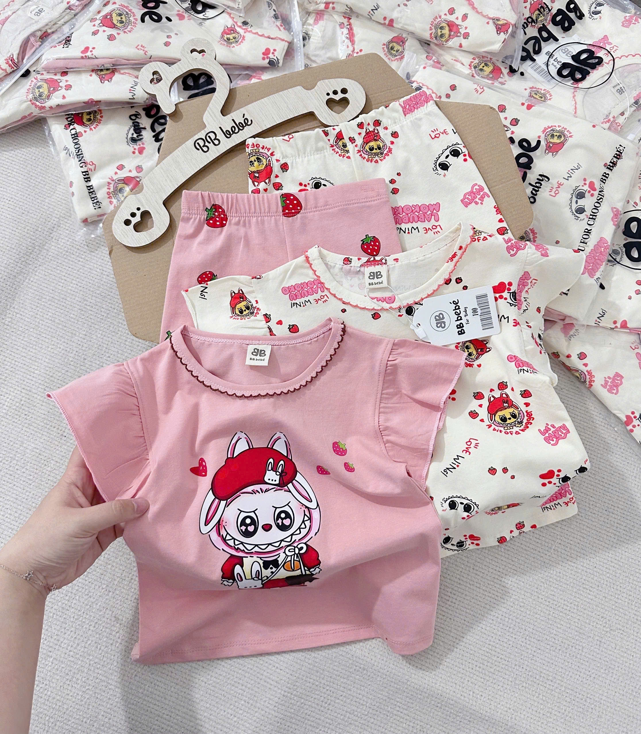 Seo VNXK: SÉT 2 BỘ COTTON CÁNH TIÊN E còn 130-140-150