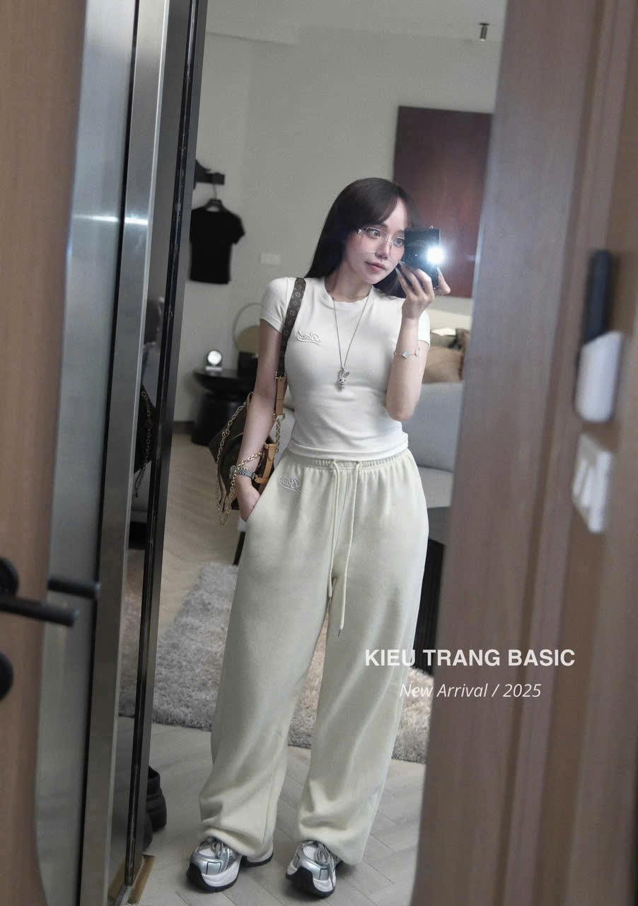 Còn 30 trắng đủ s m l sale #59k/1c S : Dưới 52kg M : 53-58kg L : 59-64kg