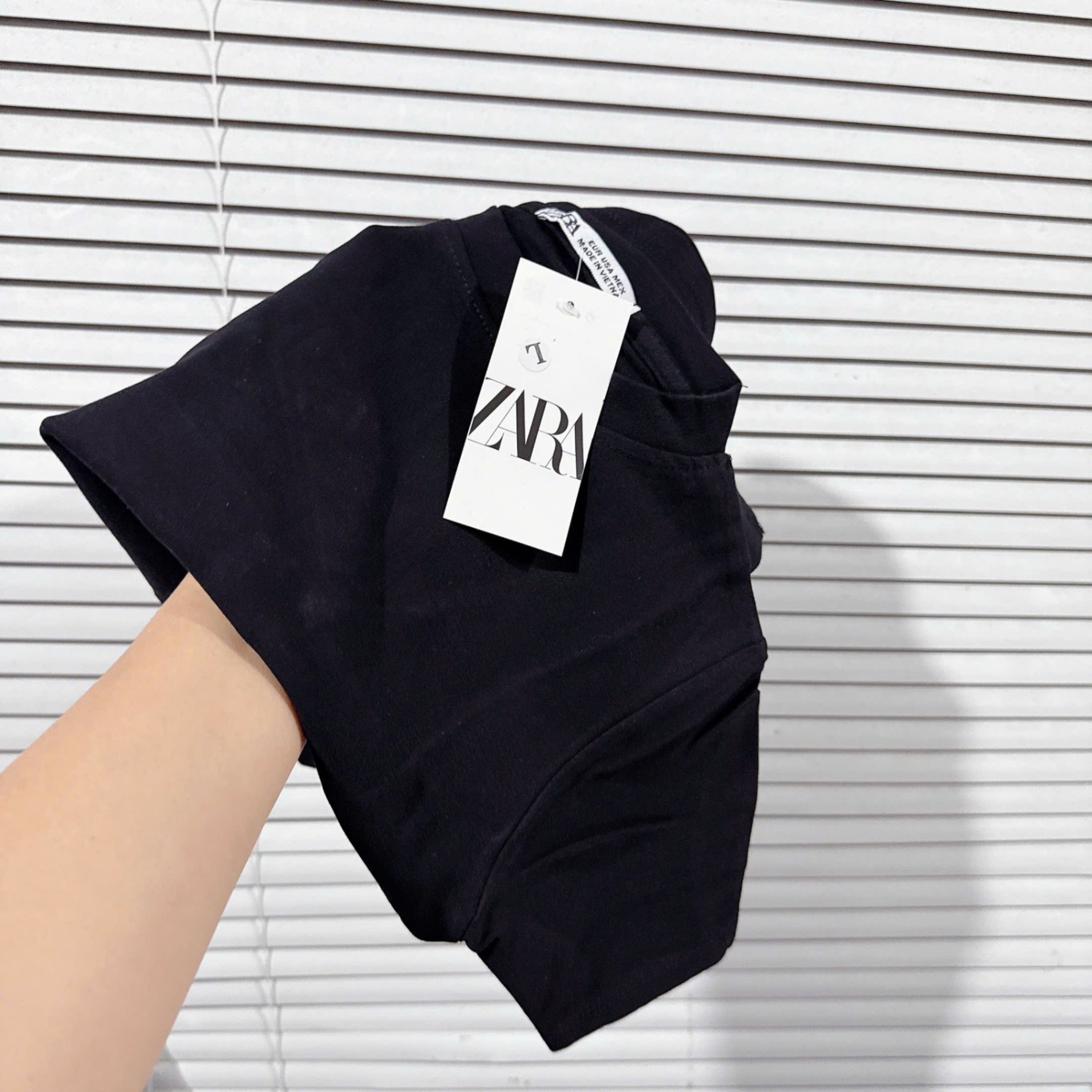 Còn 5c sz l phom như mẫu mặc từ 40-53kg 55--56 kg mặc ôm hơn mẫu nha Sale 55k