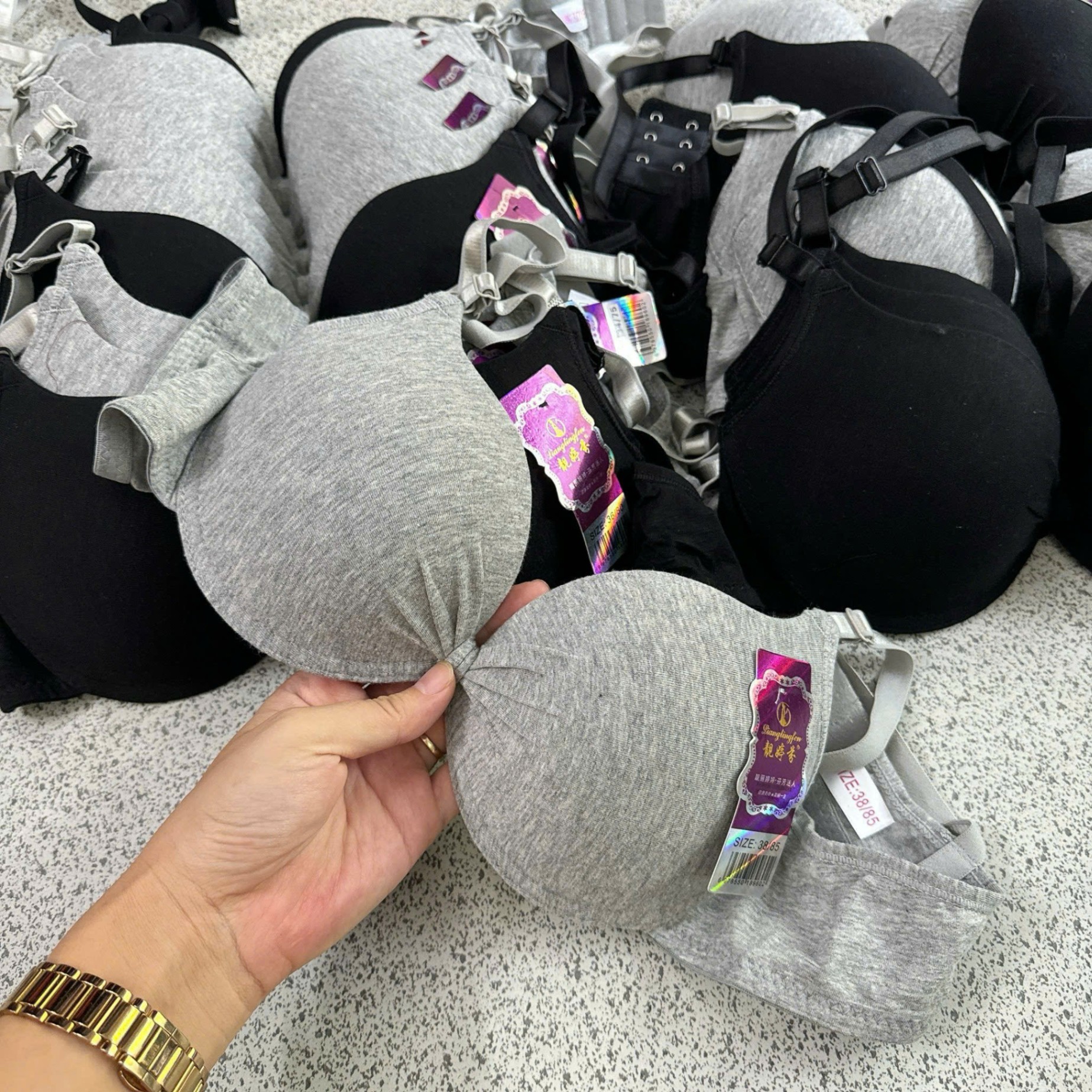 Còn 3 đen 36 1 34 Sale 45k/1c