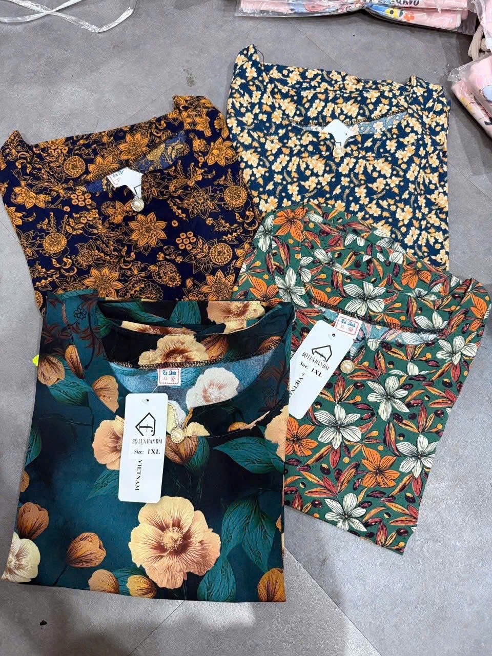 Còn 10 bộ lanh như ảnh xả #95k/b lanh quần dài Lanh lụa hàn châu ko phải lanh thường Size xl 40-51kg Size 2xl : 52-57kg Size 3xl: 57-65kg