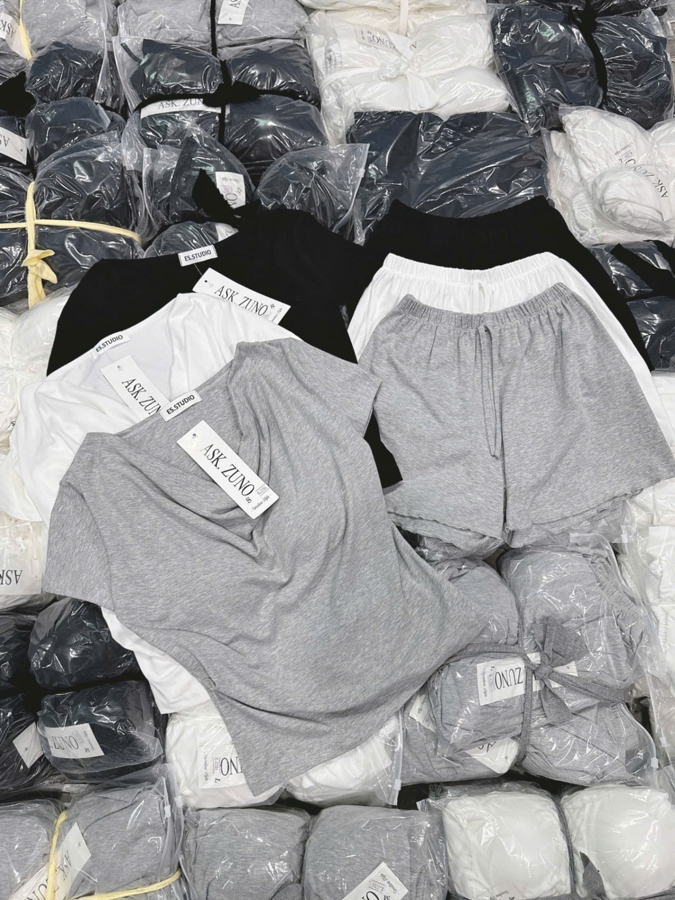 Em còn Ghi :1L-1xl Sale :#105k/b