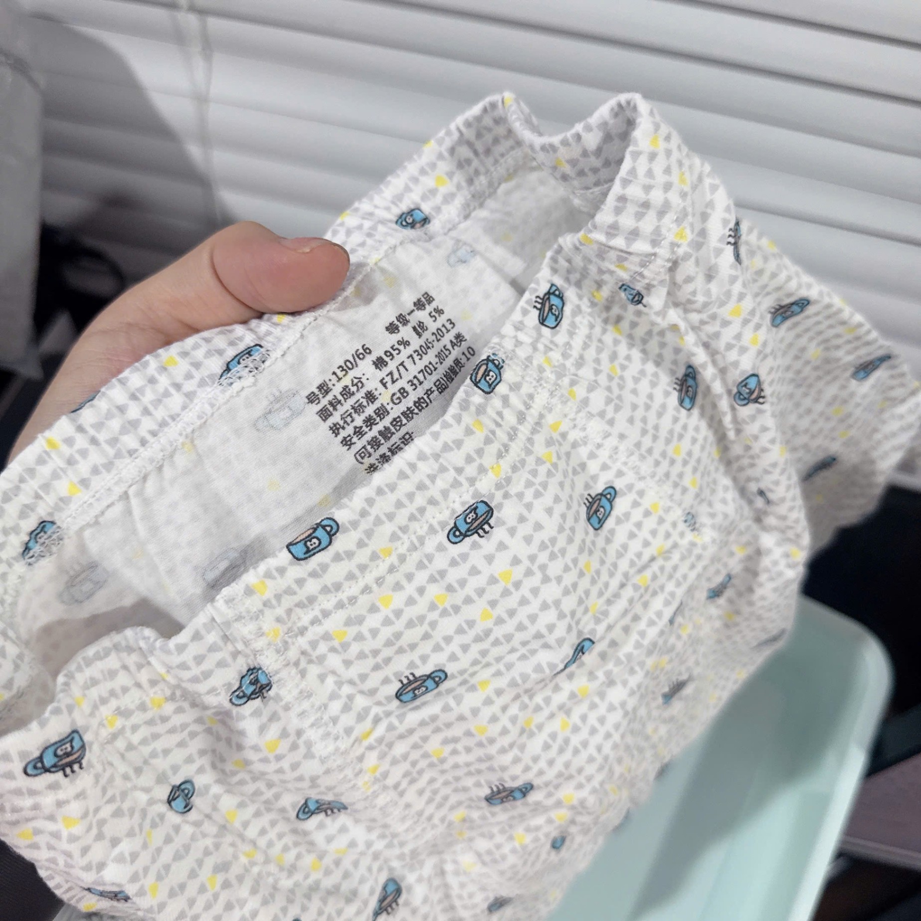 Hộp 3 quần 3 màu hình khác nhau bé trai VNXK