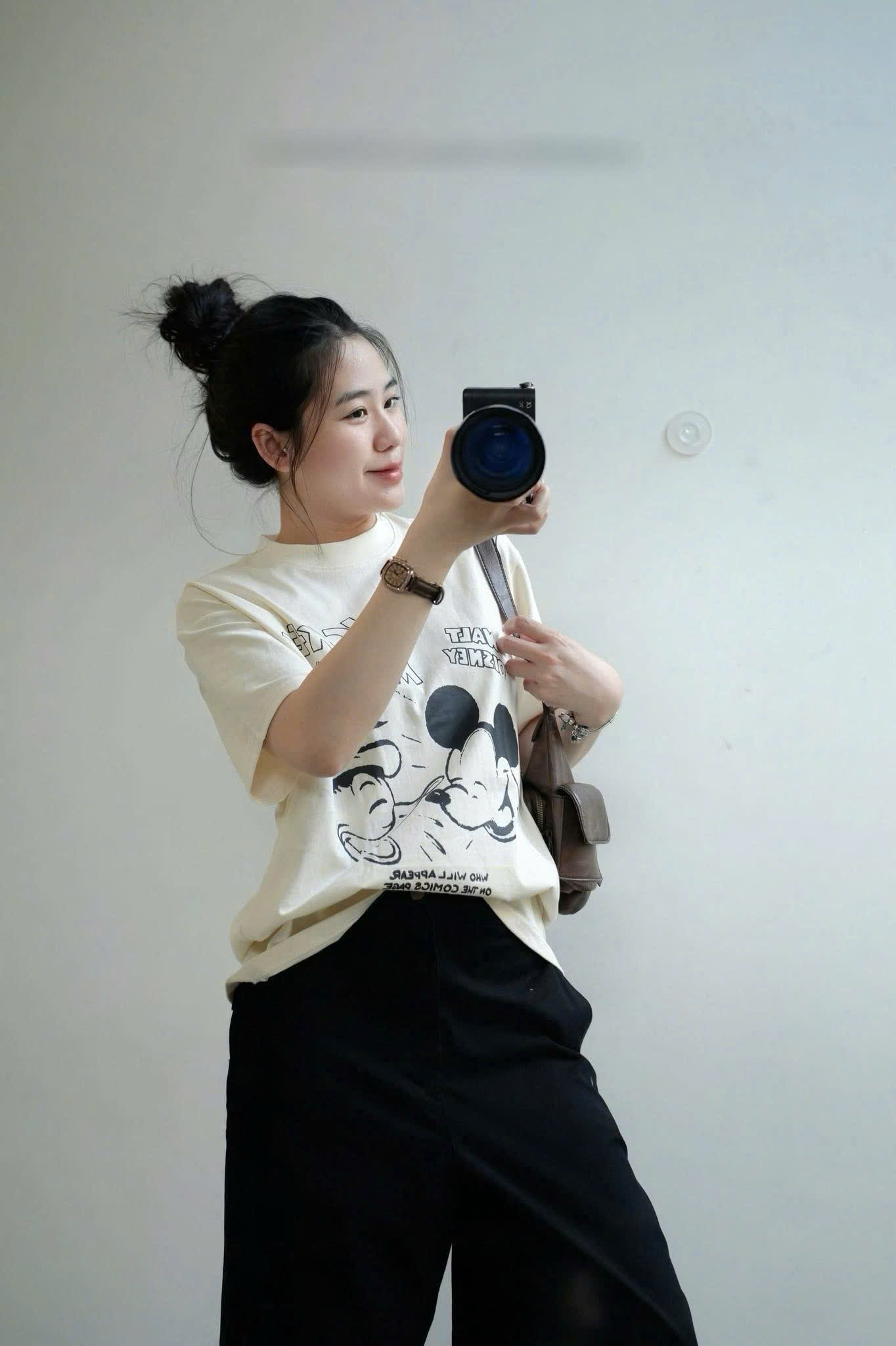 Áo phông Mickeyy nữ màu kem A1